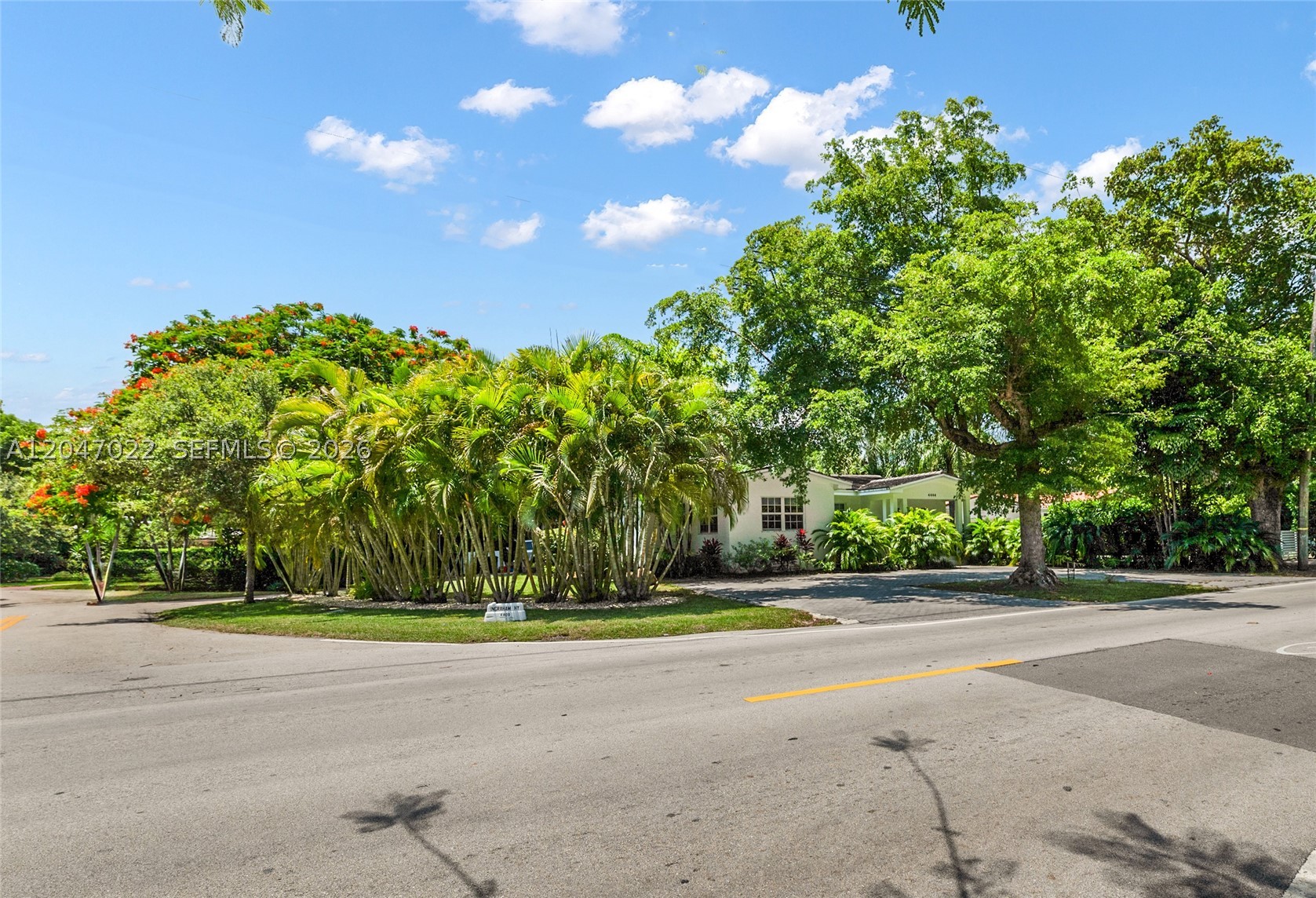 COCONUT GROVE MANOR - Residential