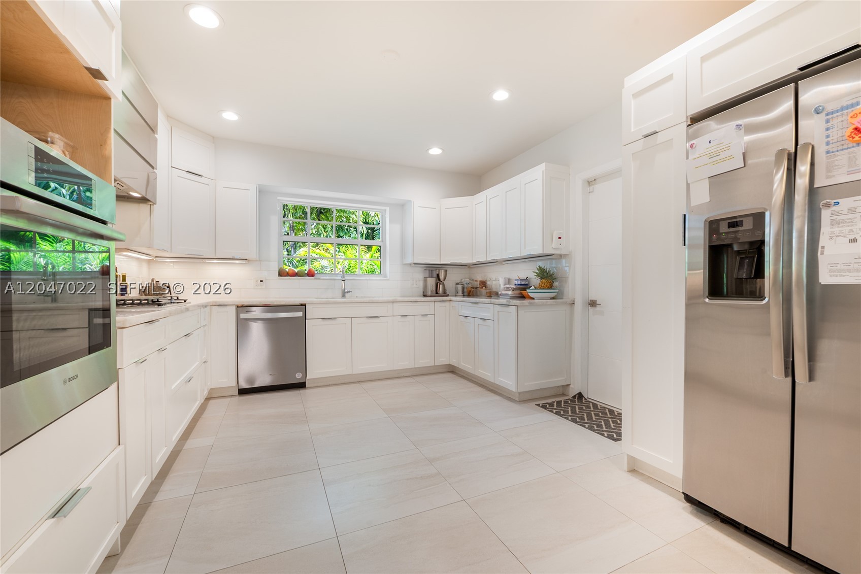 COCONUT GROVE MANOR - Residential