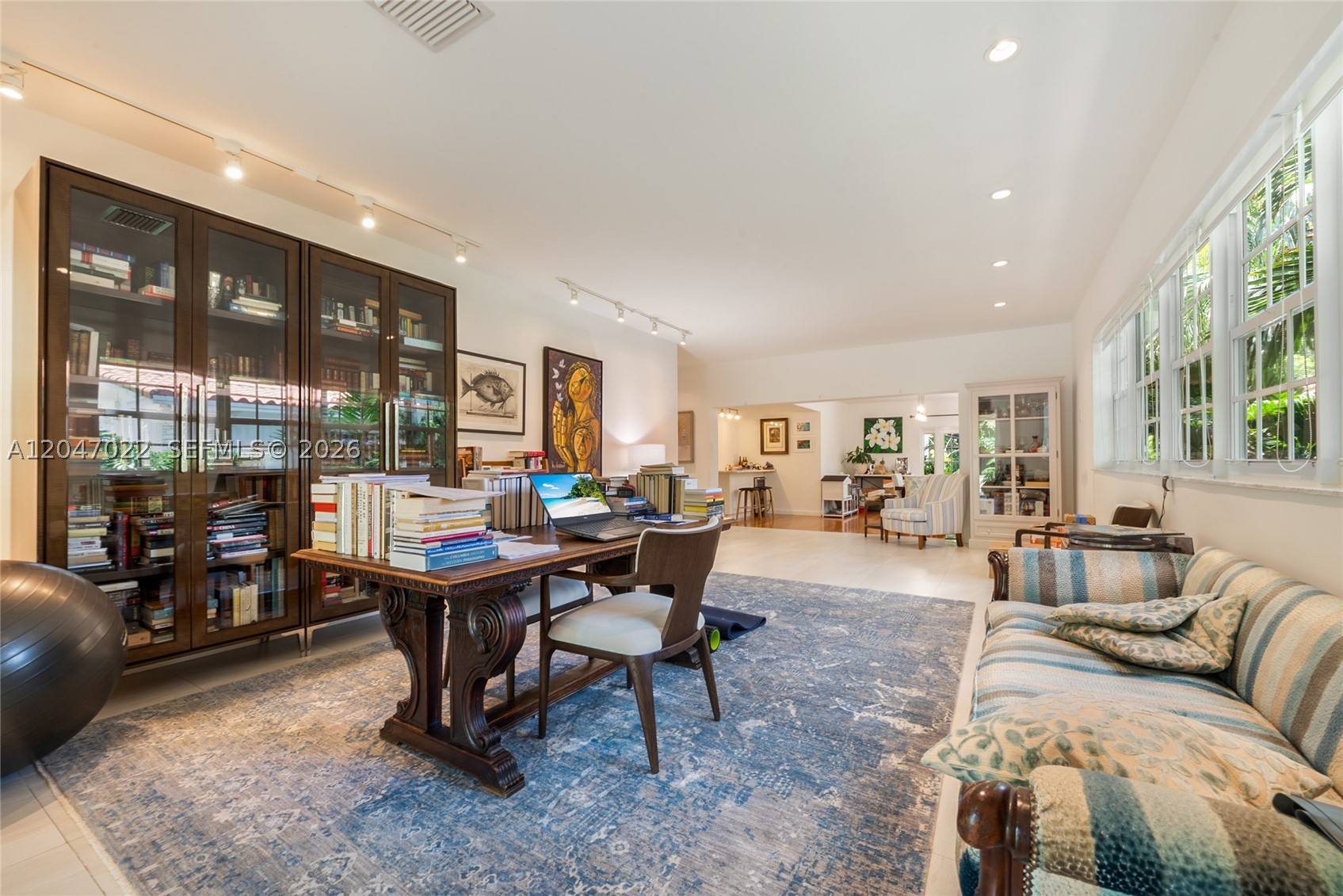 COCONUT GROVE MANOR - Residential