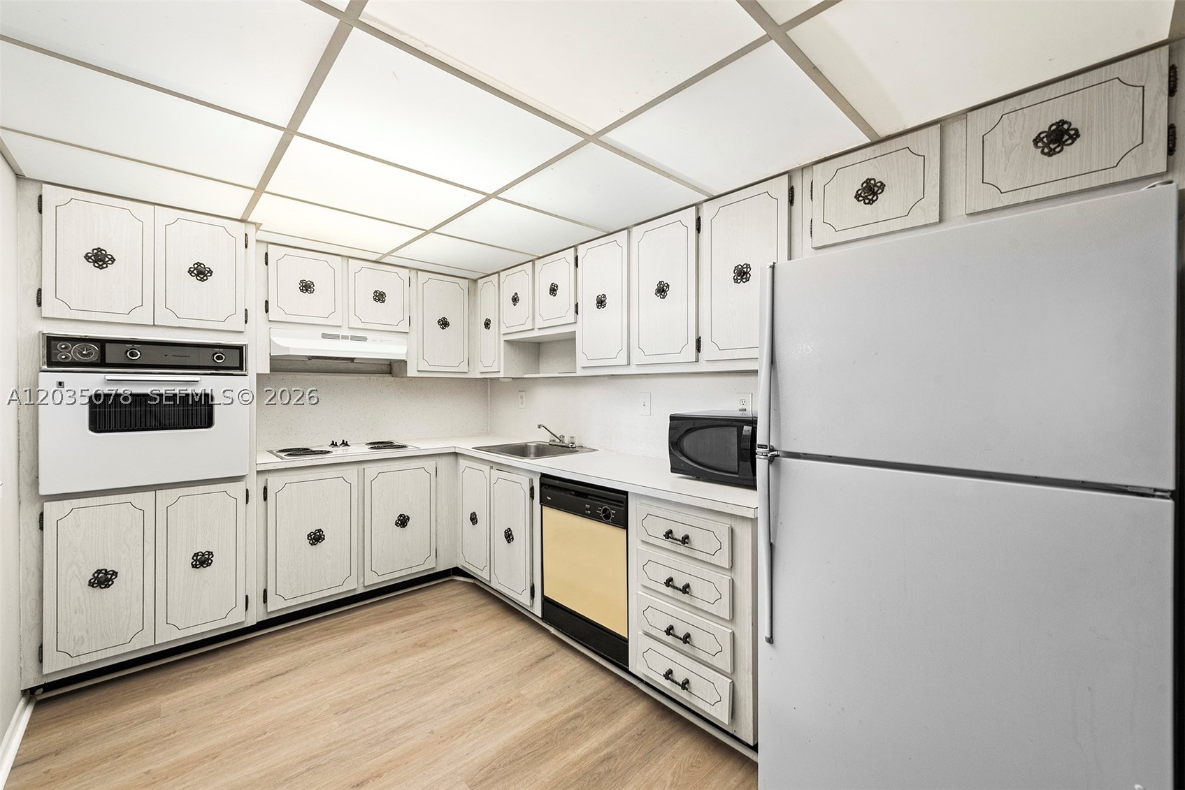 OCEANVIEW BUILDING B COND - Land