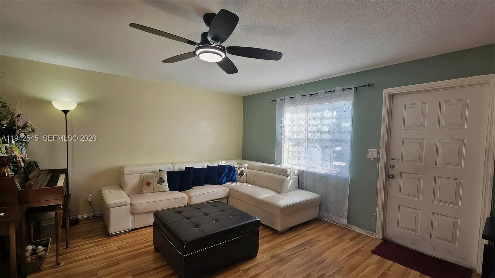Charming townhouse in a great location! This well-maintained home features a beautifully remodeled bathroom, spacious living area, and a comfortable layout perfect for everyday living. Enjoy the convenience of low-maintenance living with easy access to shops, schools, and major highways.
Motivated seller! Bring all offers. Seller is willing to negotiate the price and may contribute toward buyer’s closing costs with the right offer. Great opportunity—submit your offer today!