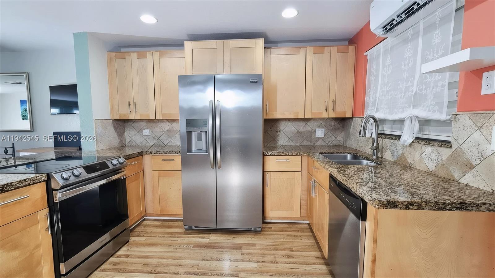 PALM TOWNHOUSE CONDO - Residential
