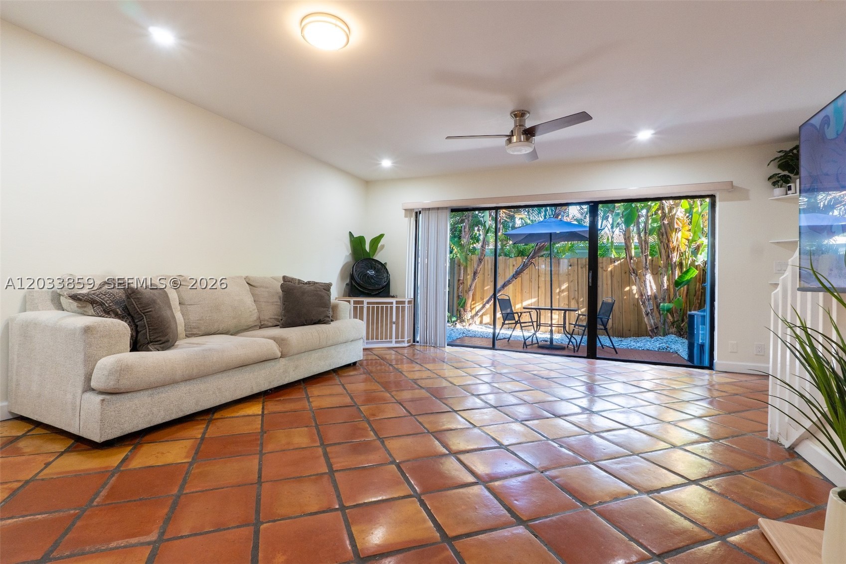 CORAL SHORES - Residential