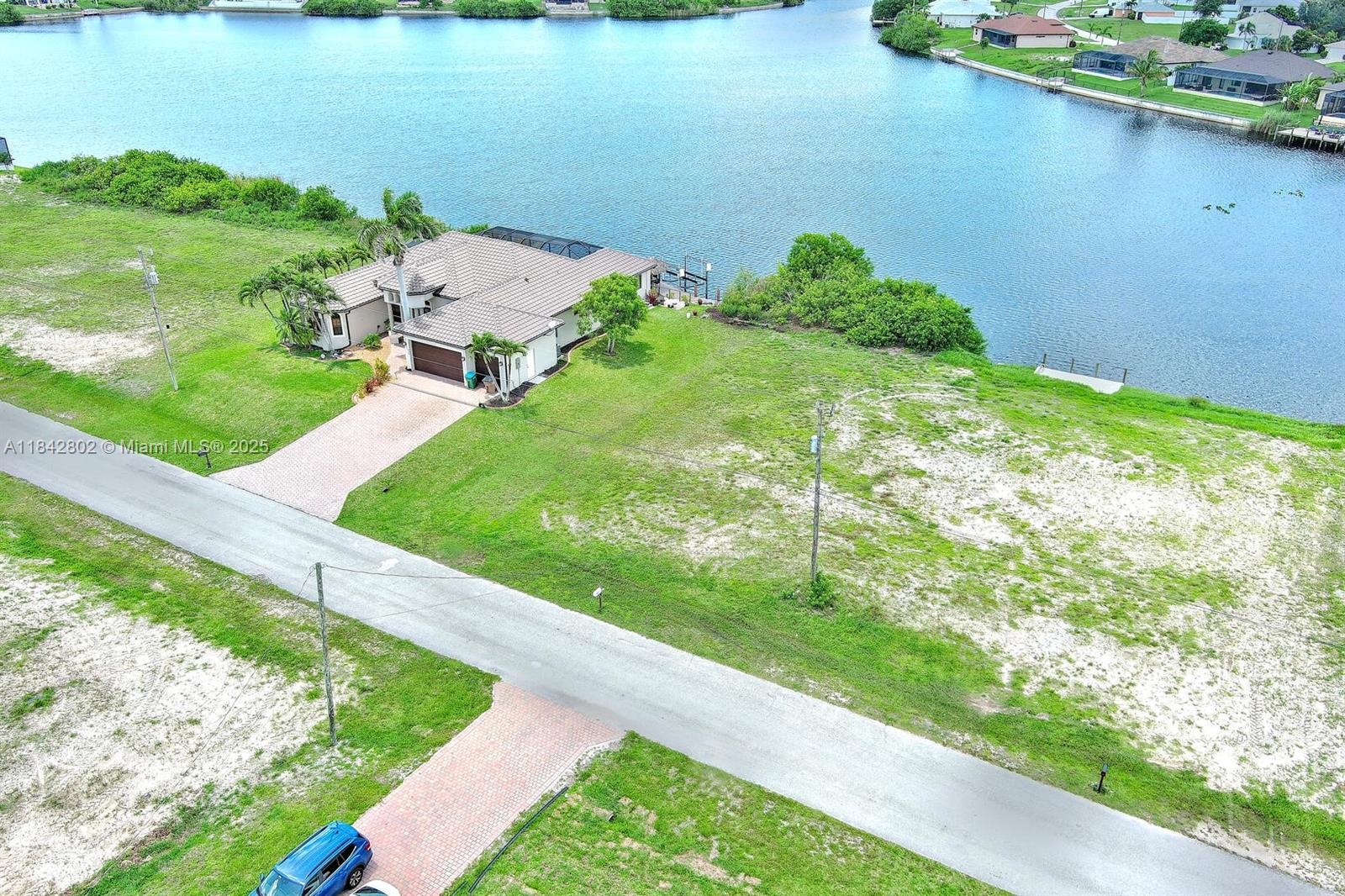 CAPE CORAL - Land