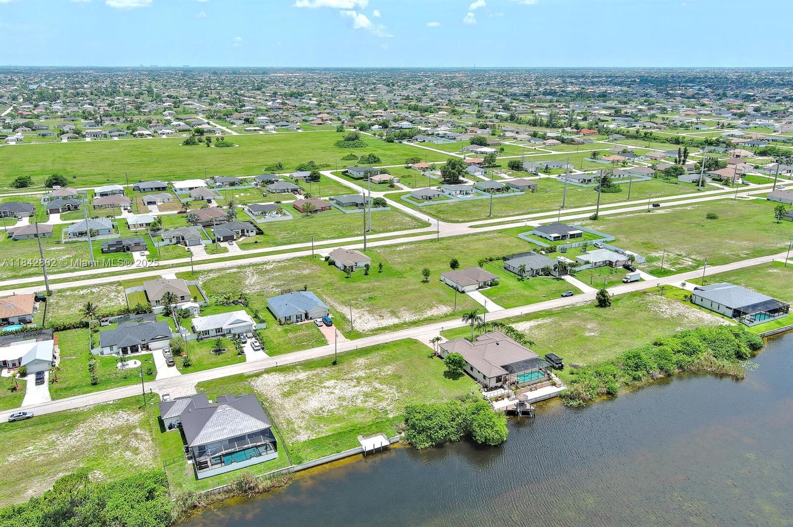 CAPE CORAL - Land