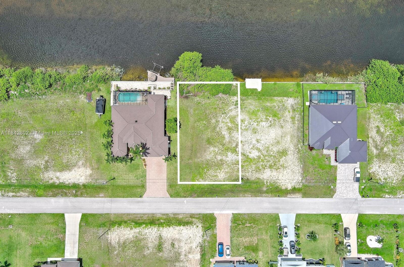 CAPE CORAL - Land