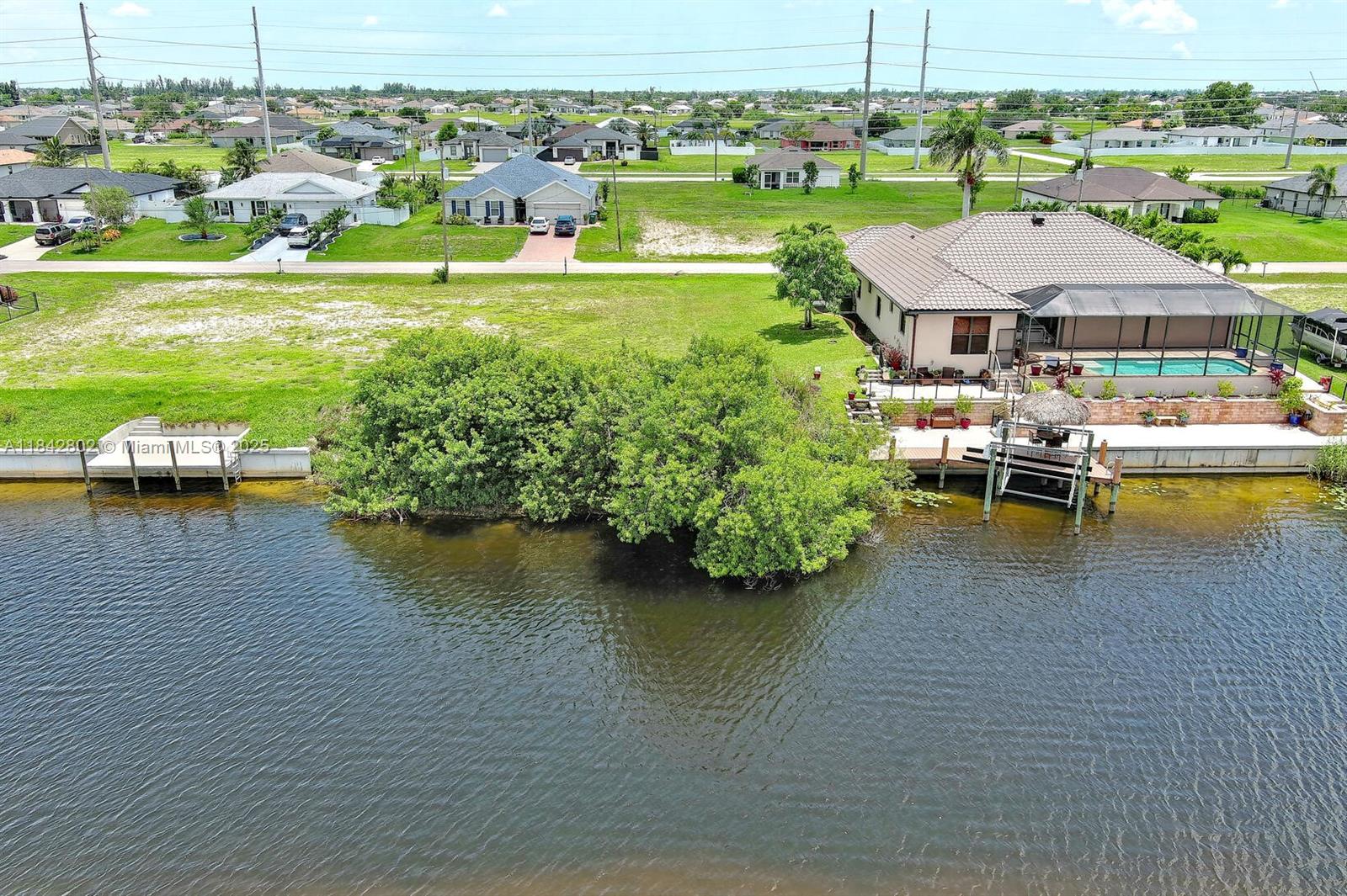 CAPE CORAL - Land