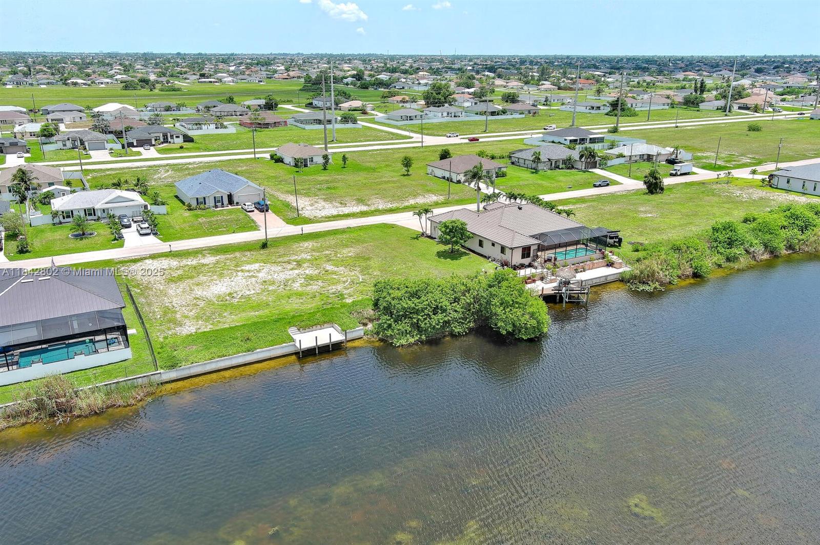 CAPE CORAL - Land