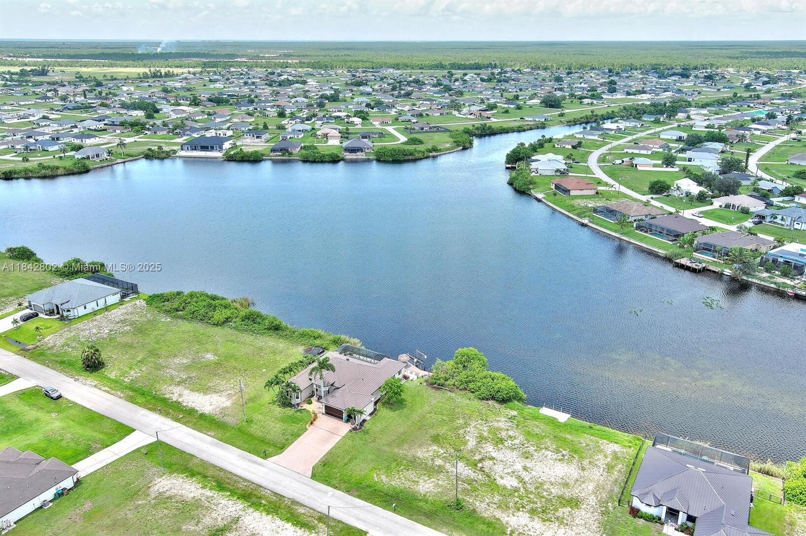 CAPE CORAL - Land