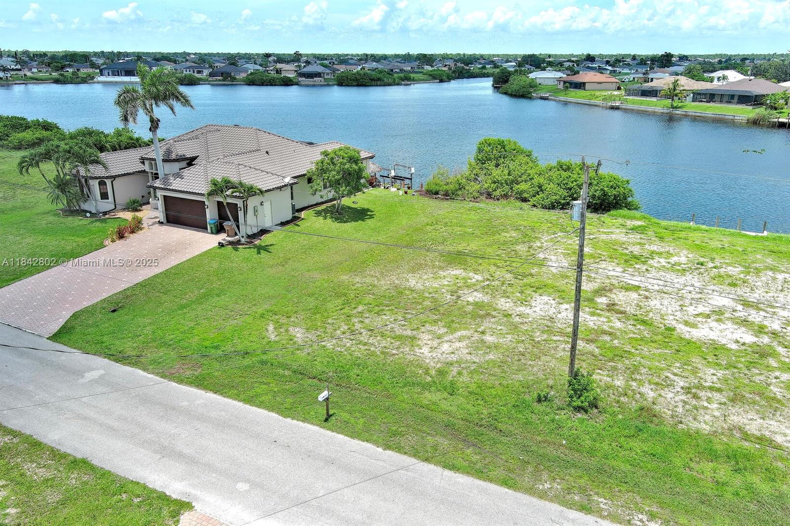 CAPE CORAL - Land