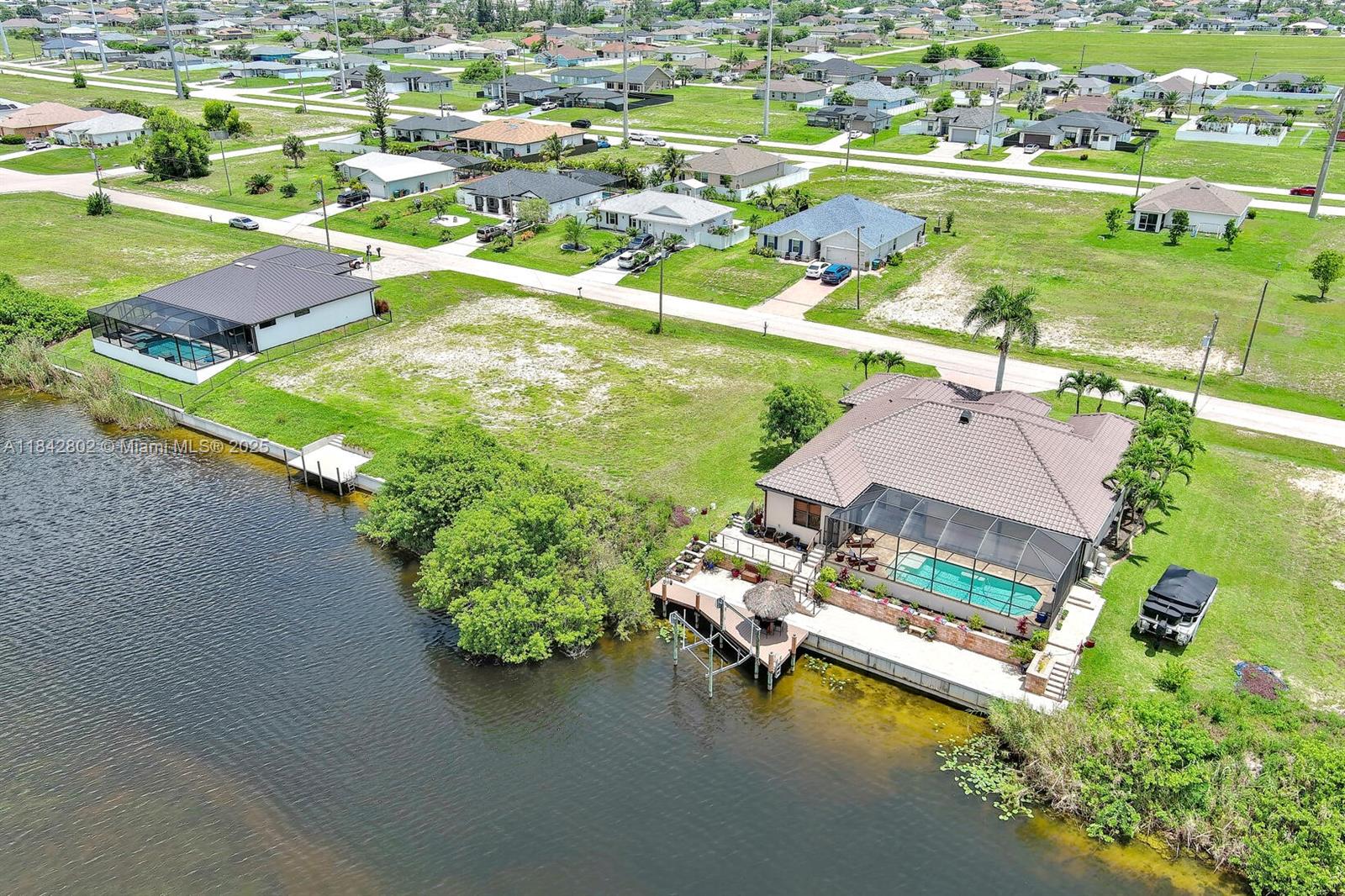 CAPE CORAL - Land