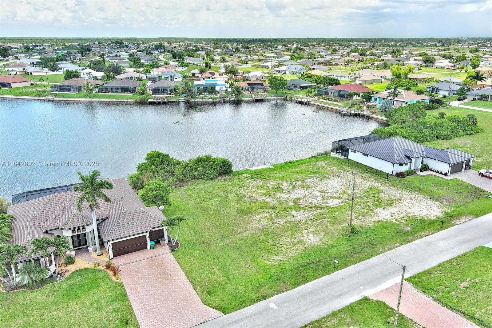 CAPE CORAL - Land