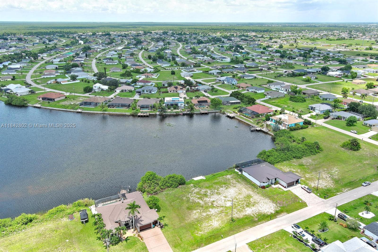 CAPE CORAL - Land