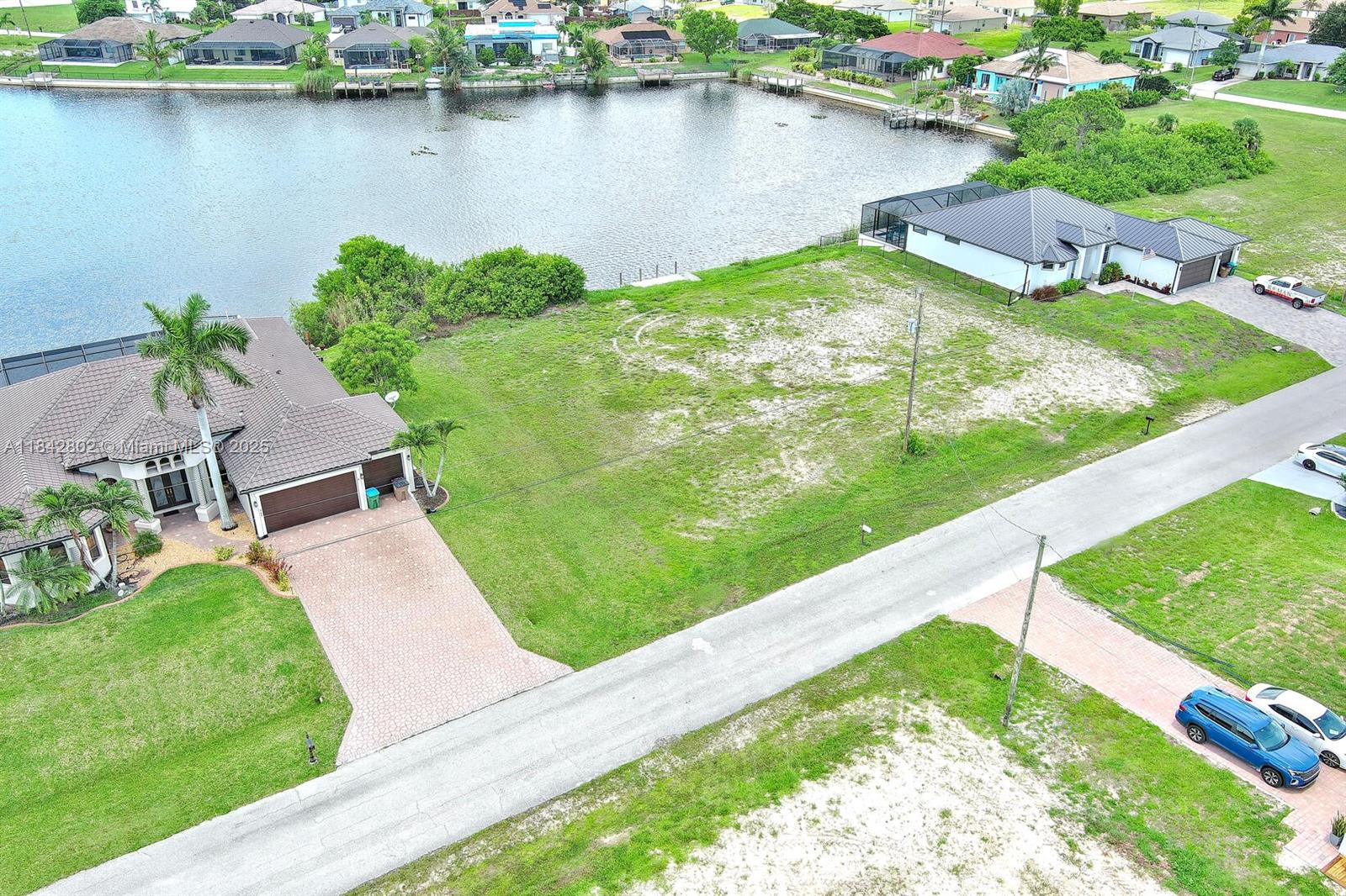 CAPE CORAL - Land