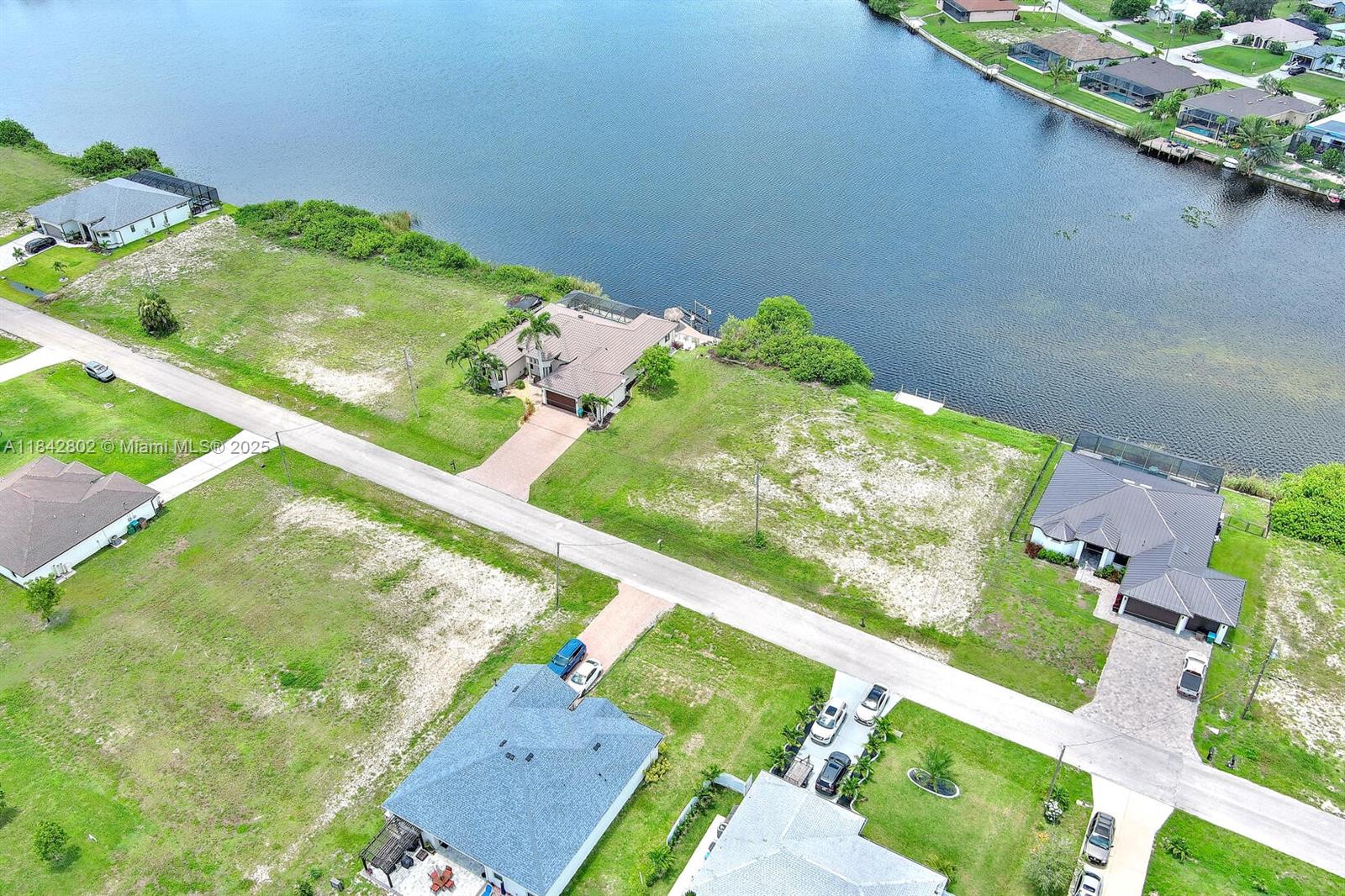 CAPE CORAL - Land