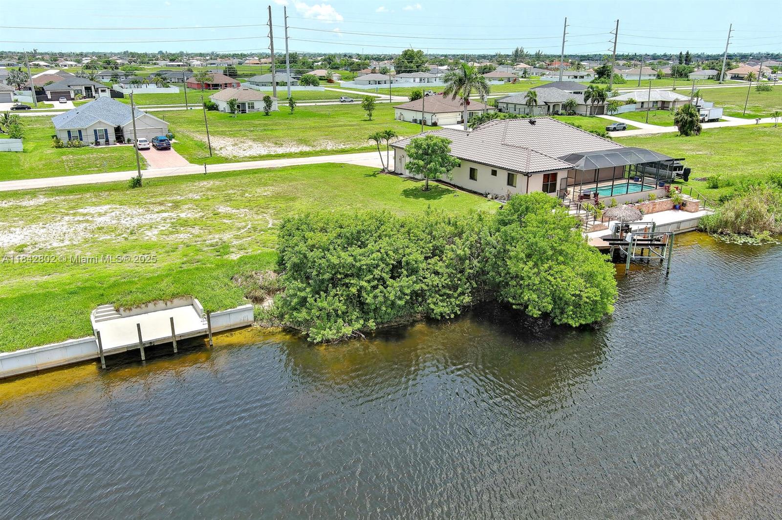 CAPE CORAL - Land
