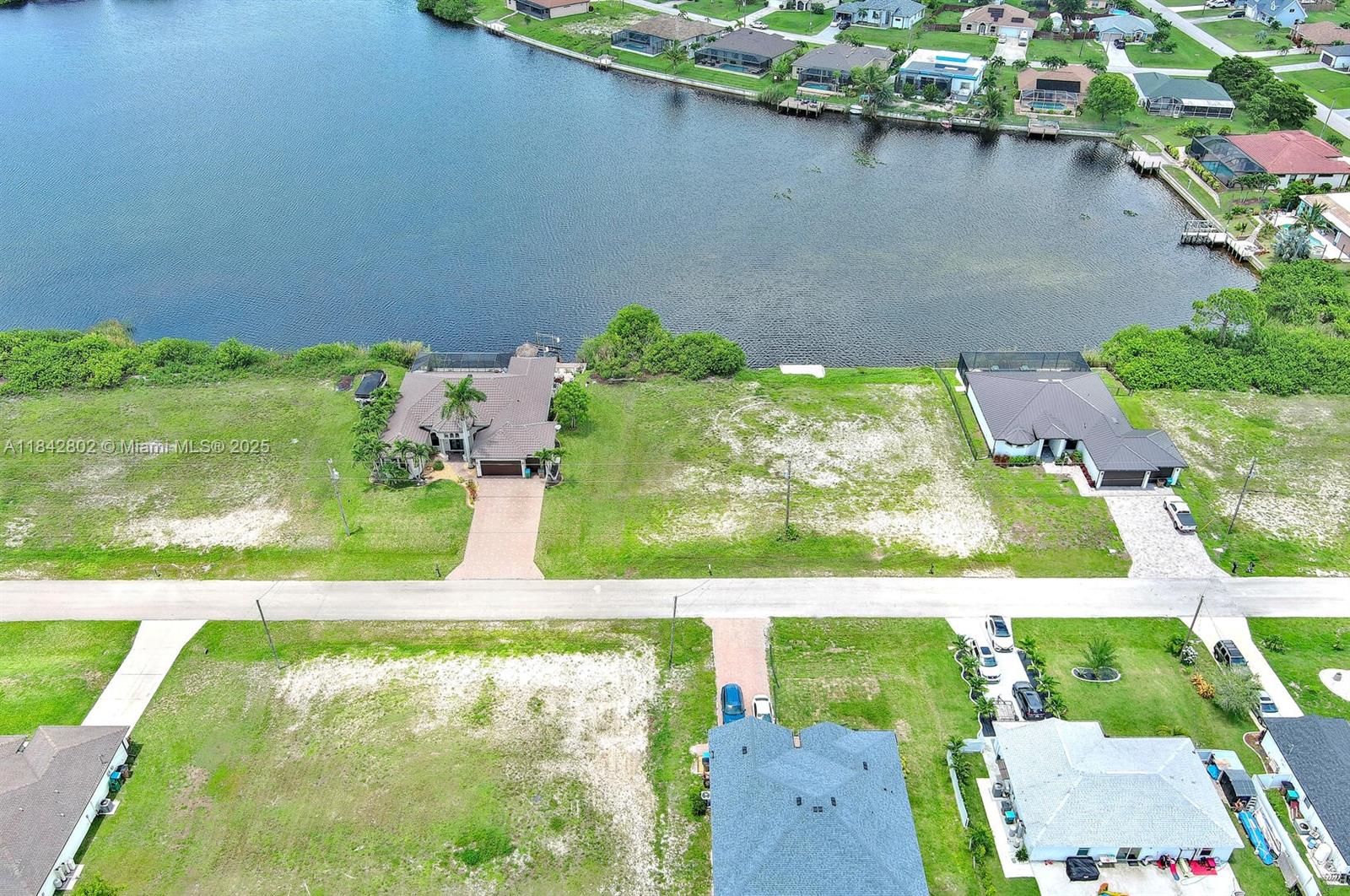 CAPE CORAL - Land
