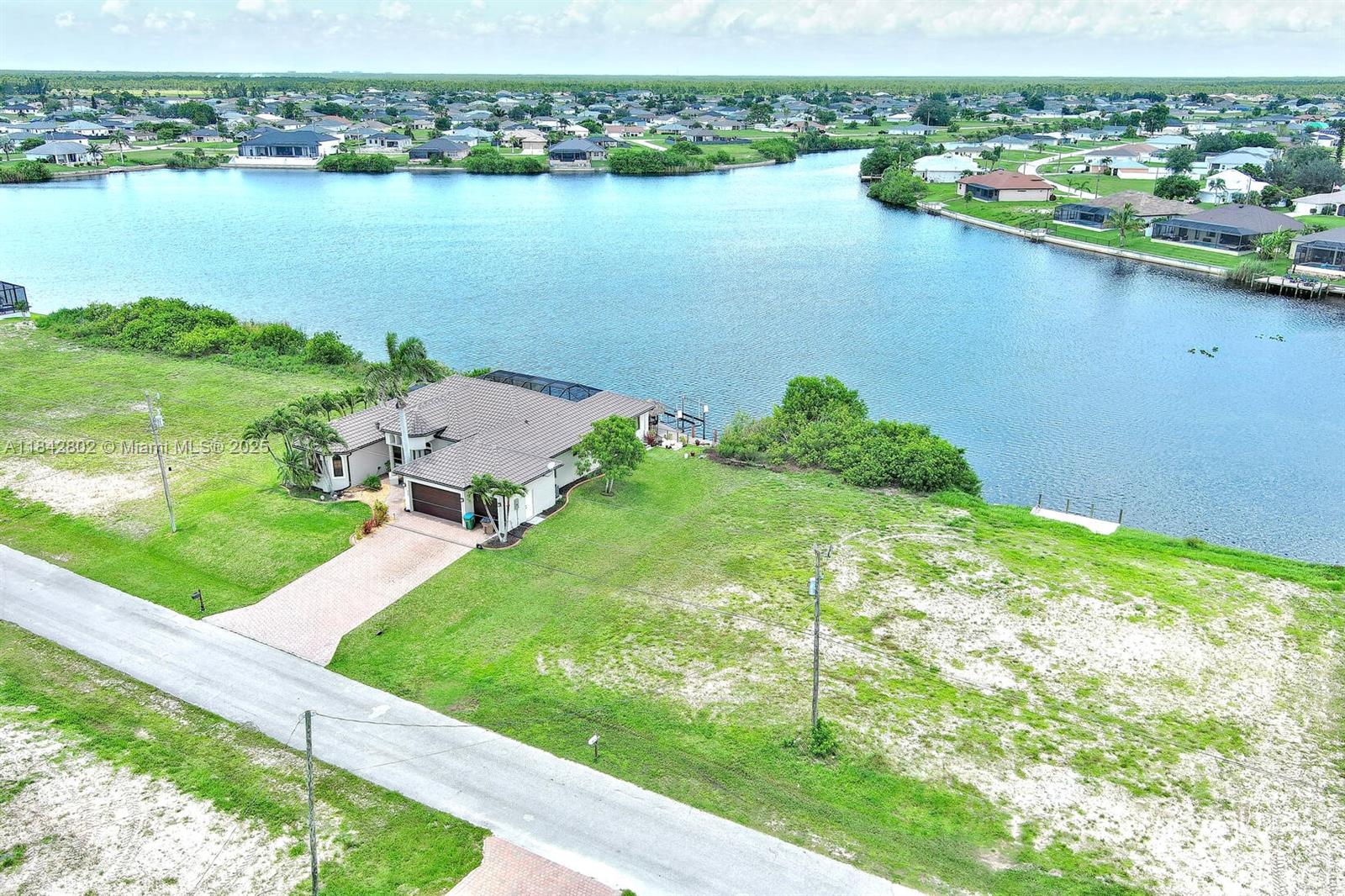 CAPE CORAL - Land