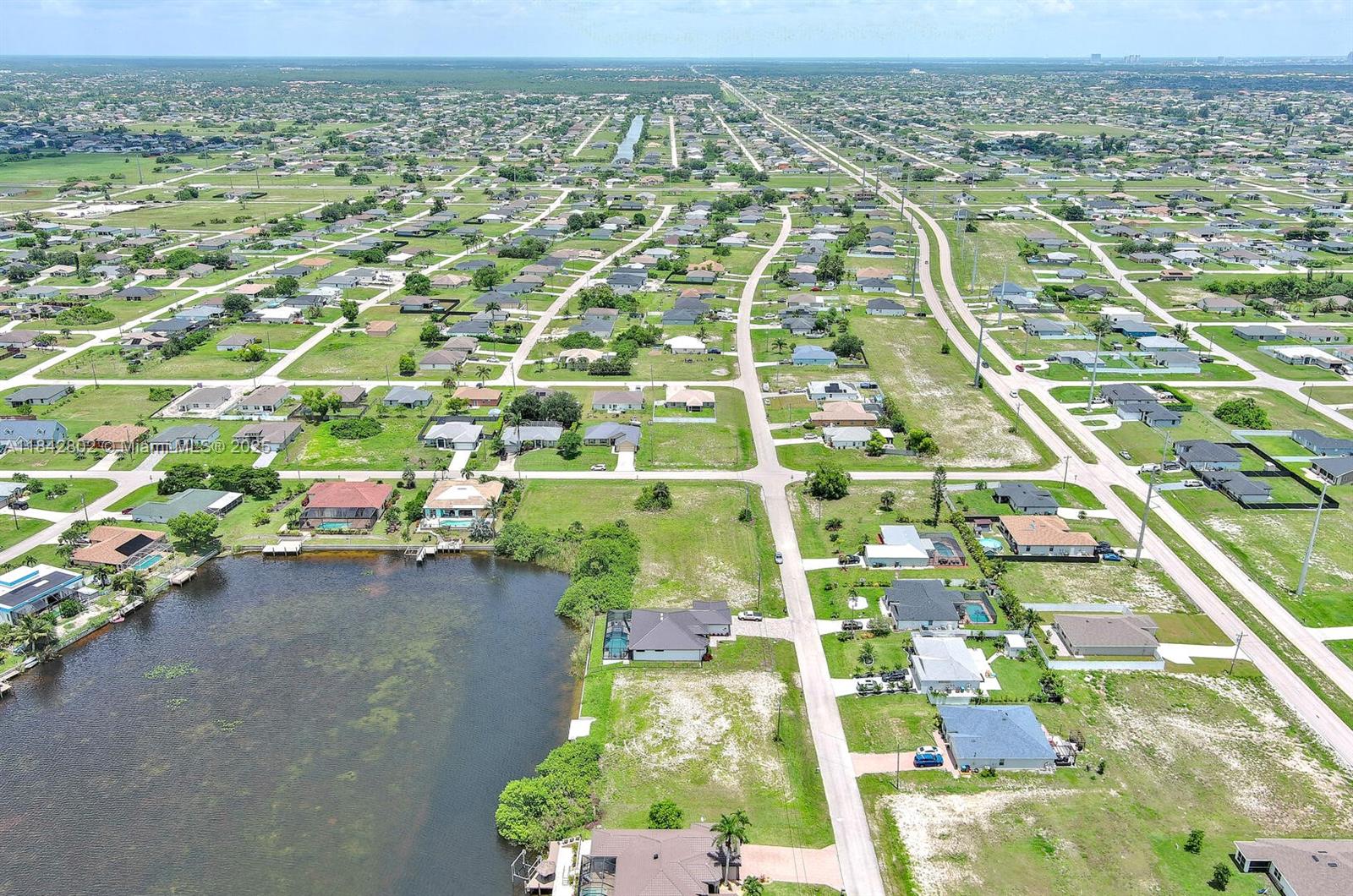 CAPE CORAL - Land