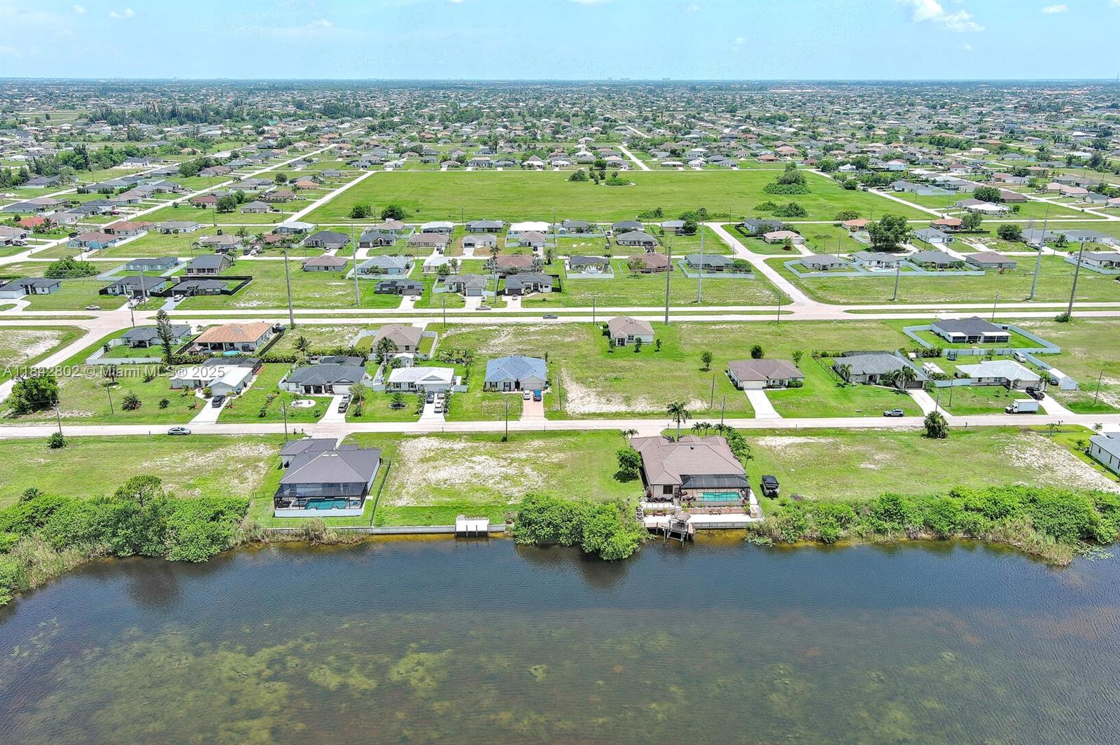 CAPE CORAL - Land