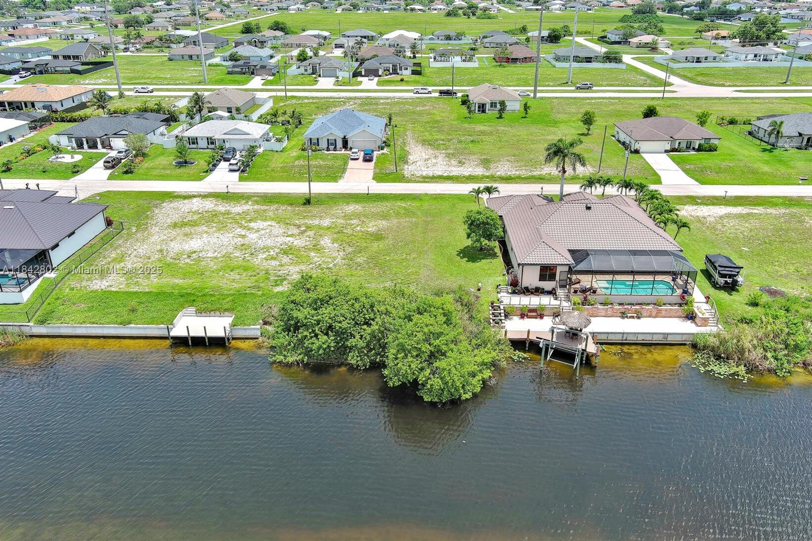 CAPE CORAL - Land