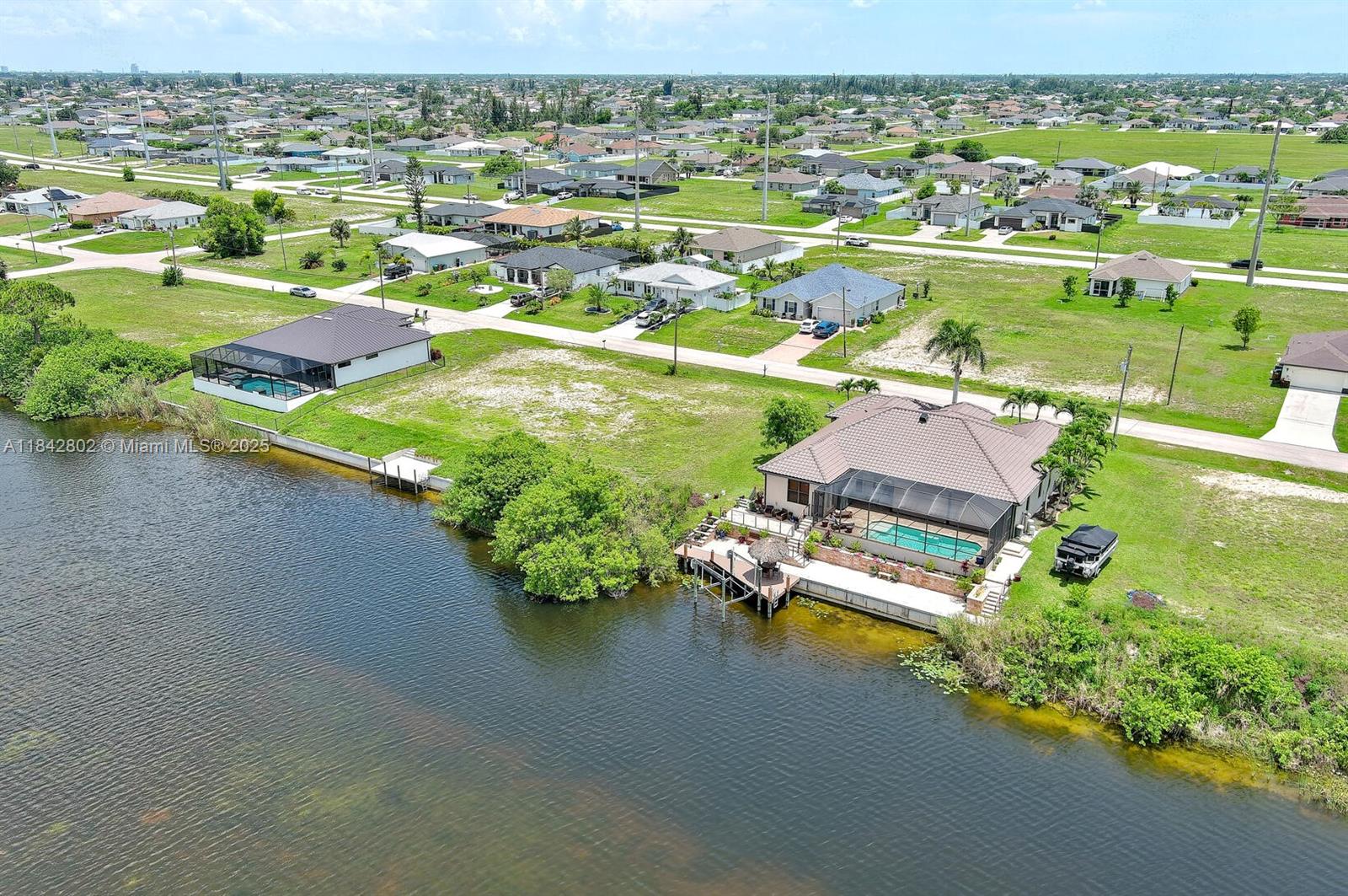 CAPE CORAL - Land