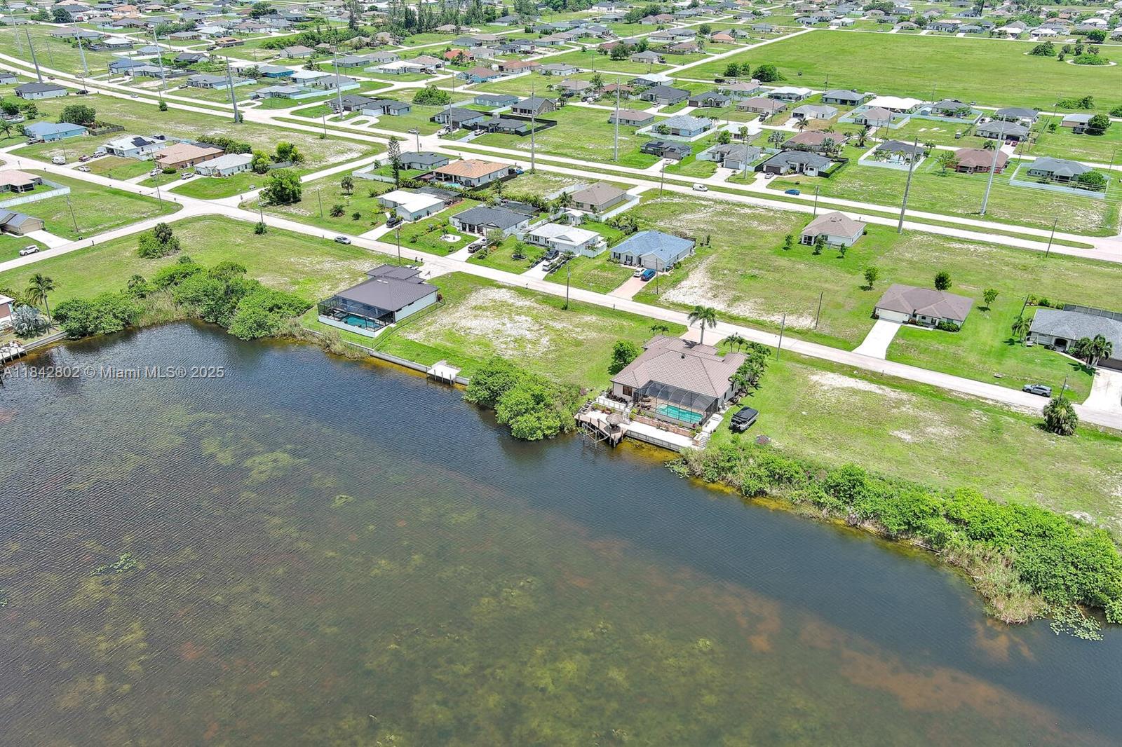 CAPE CORAL - Land