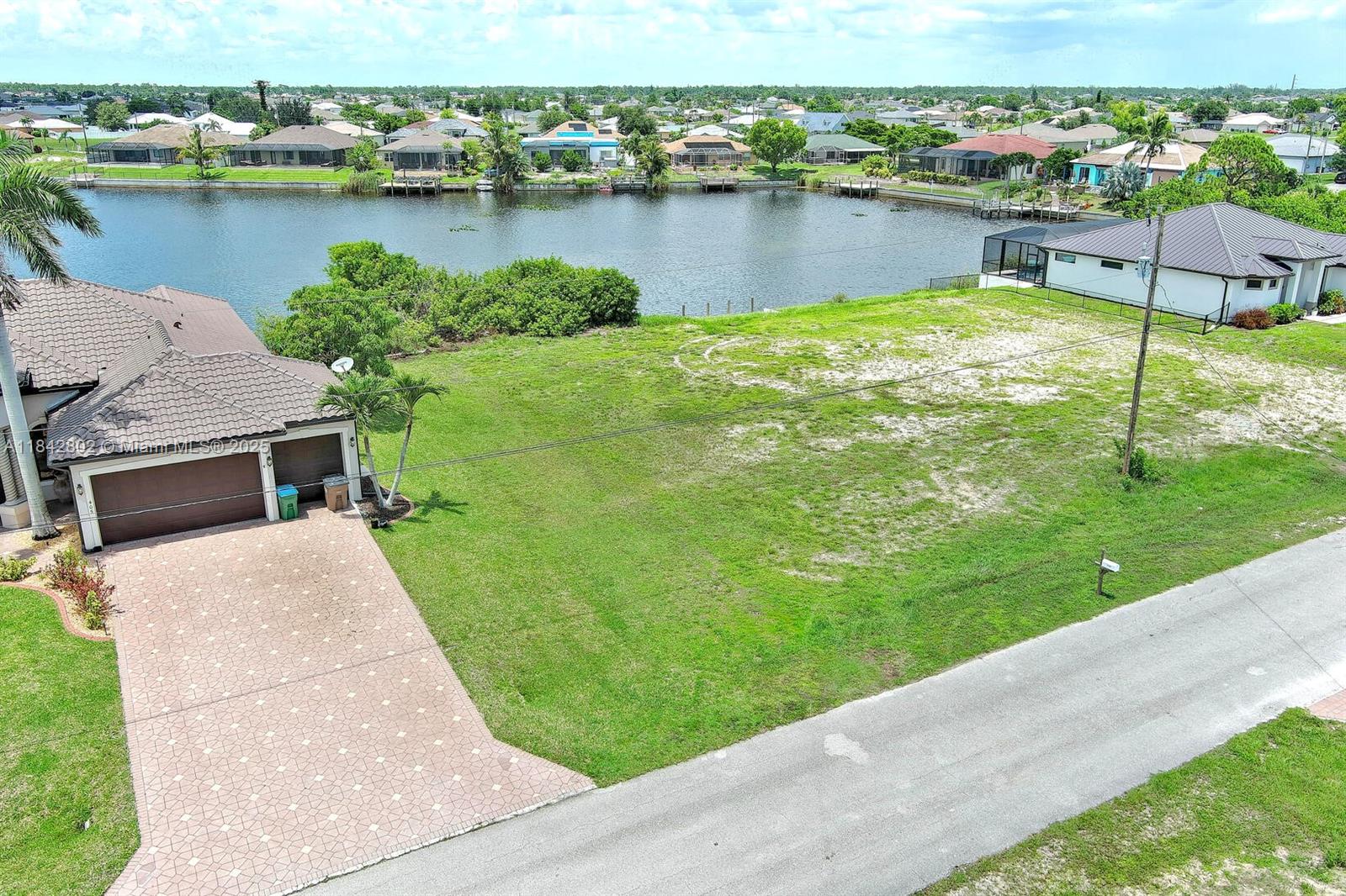 CAPE CORAL - Land