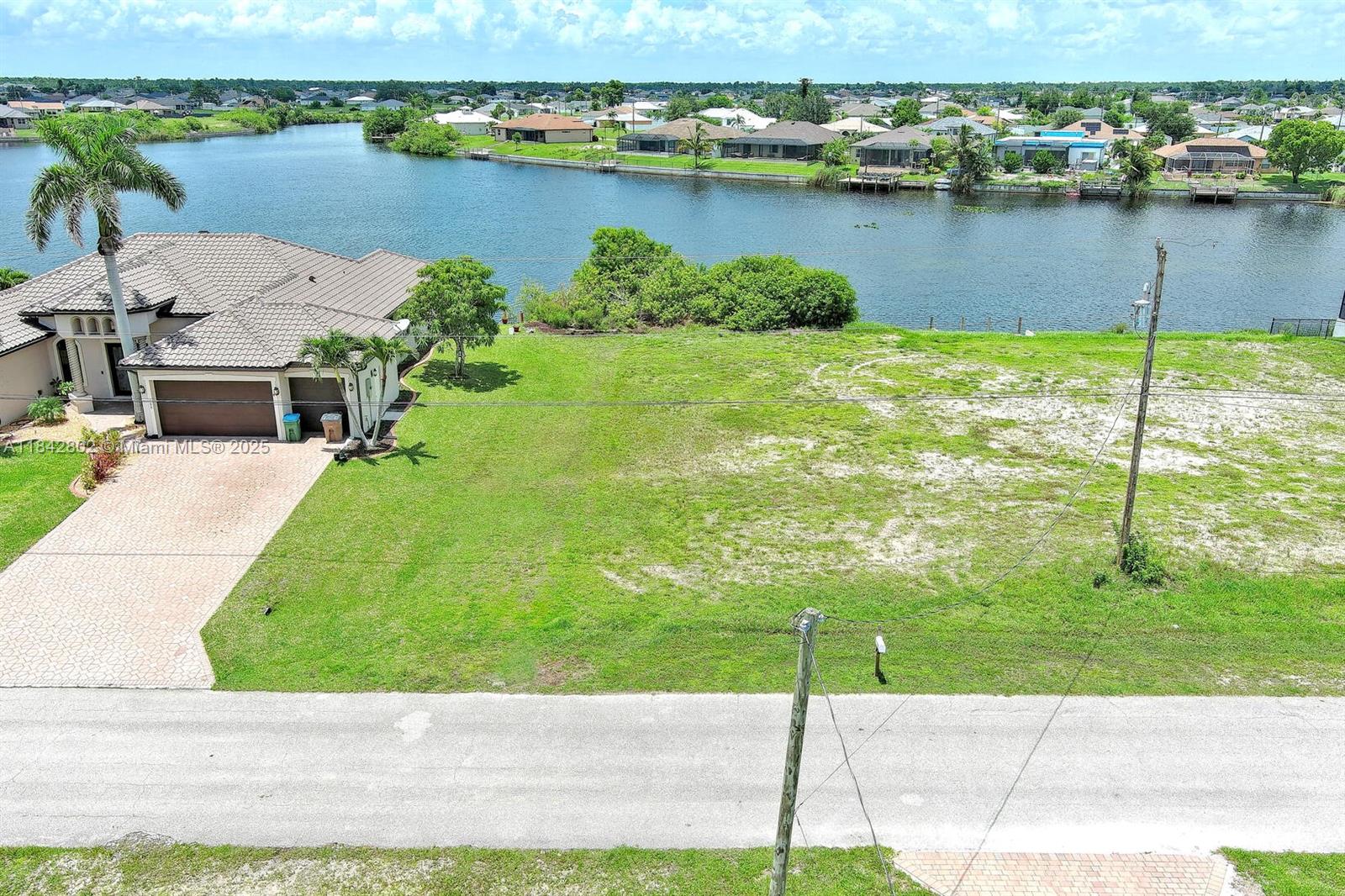 CAPE CORAL - Land