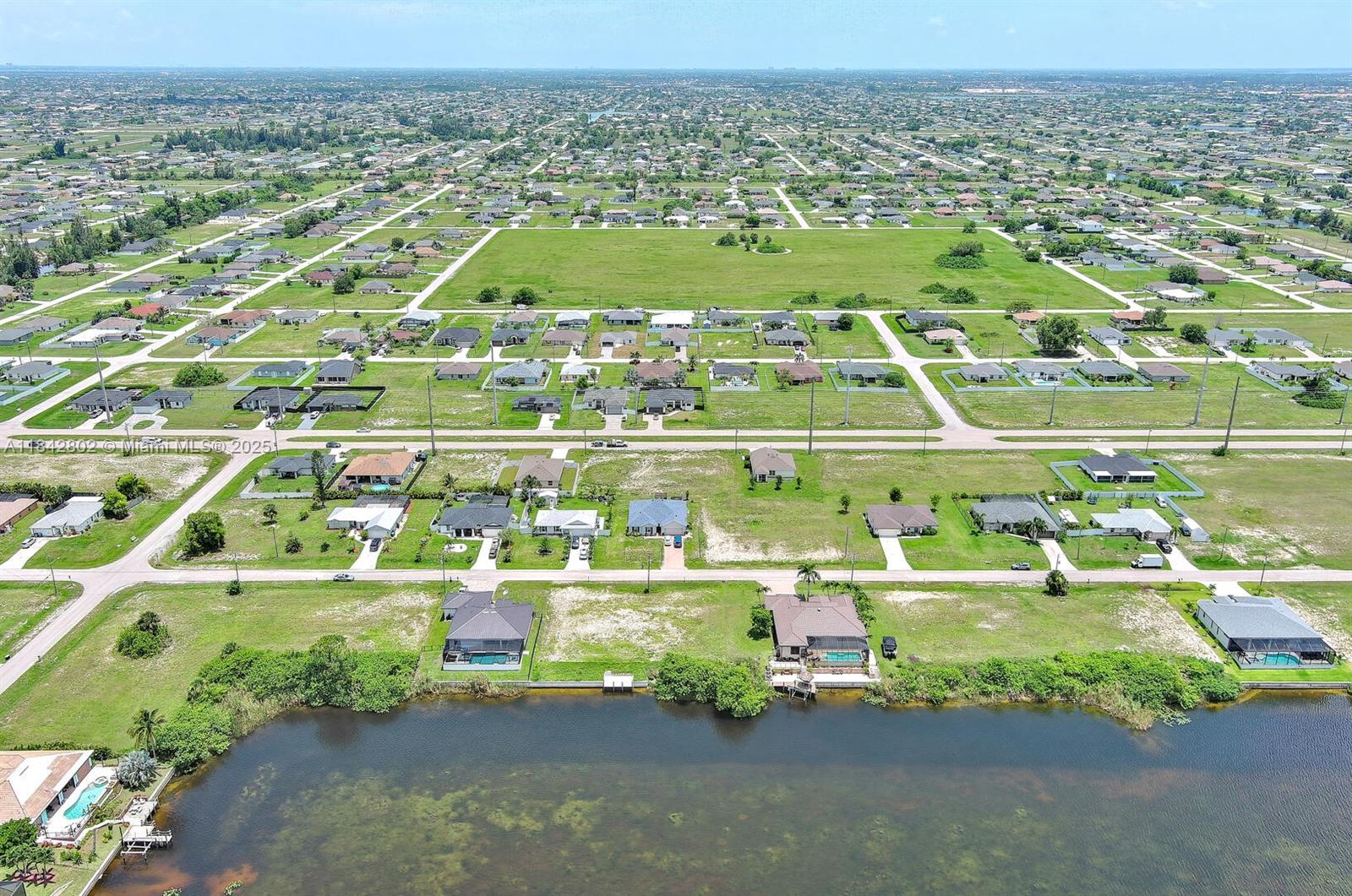 CAPE CORAL - Land
