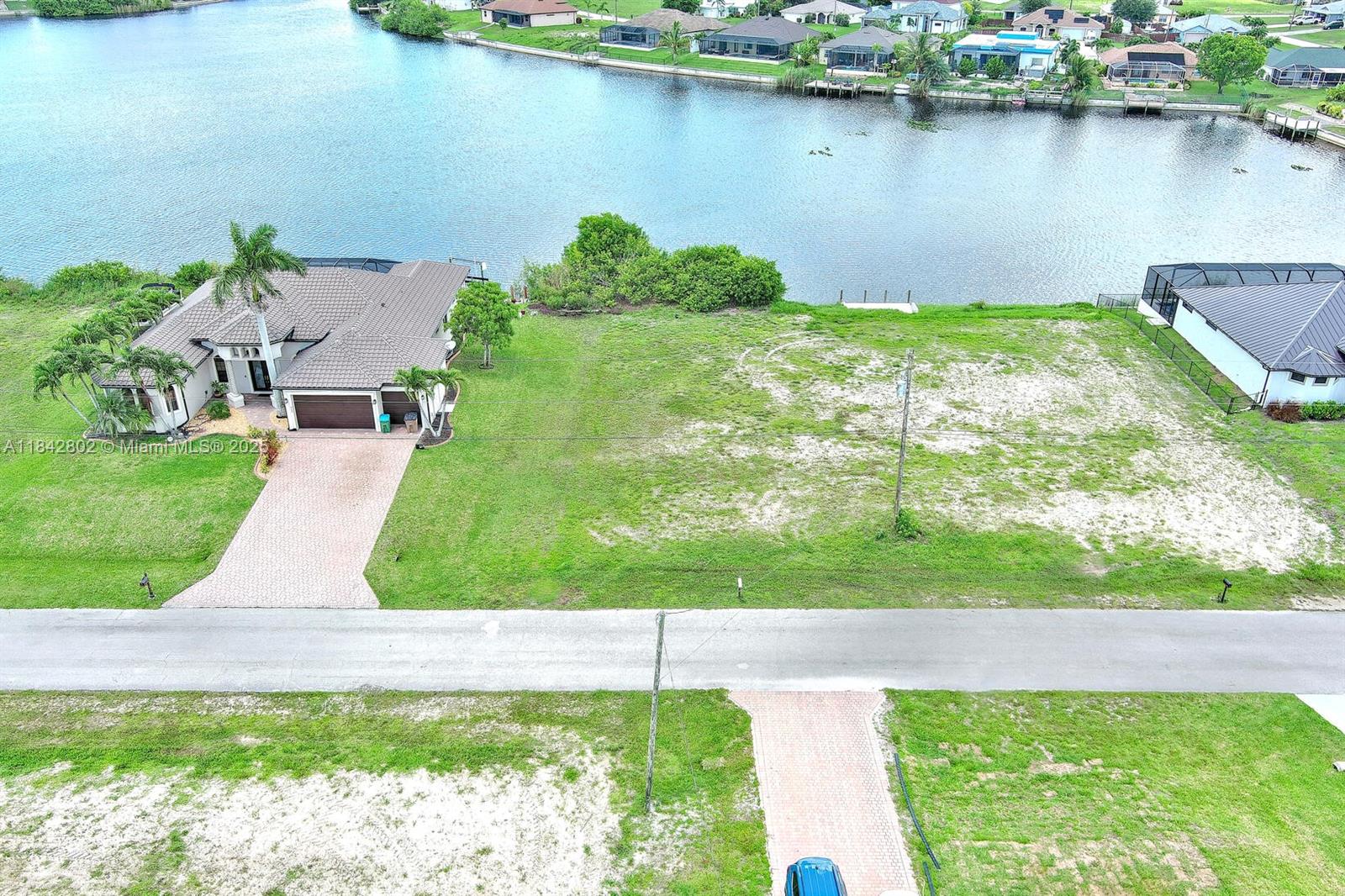 CAPE CORAL - Land