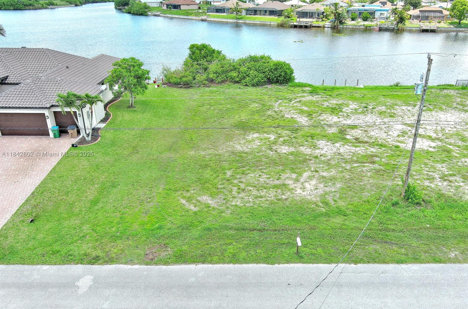 CAPE CORAL - Land