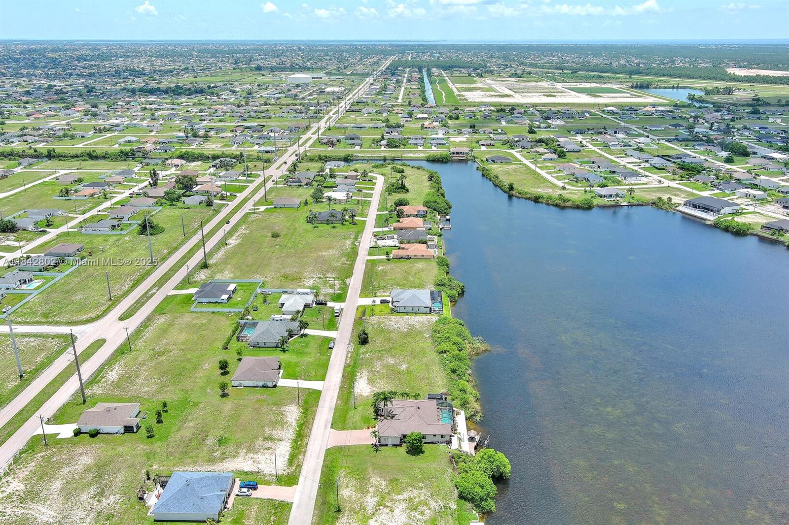 CAPE CORAL - Land