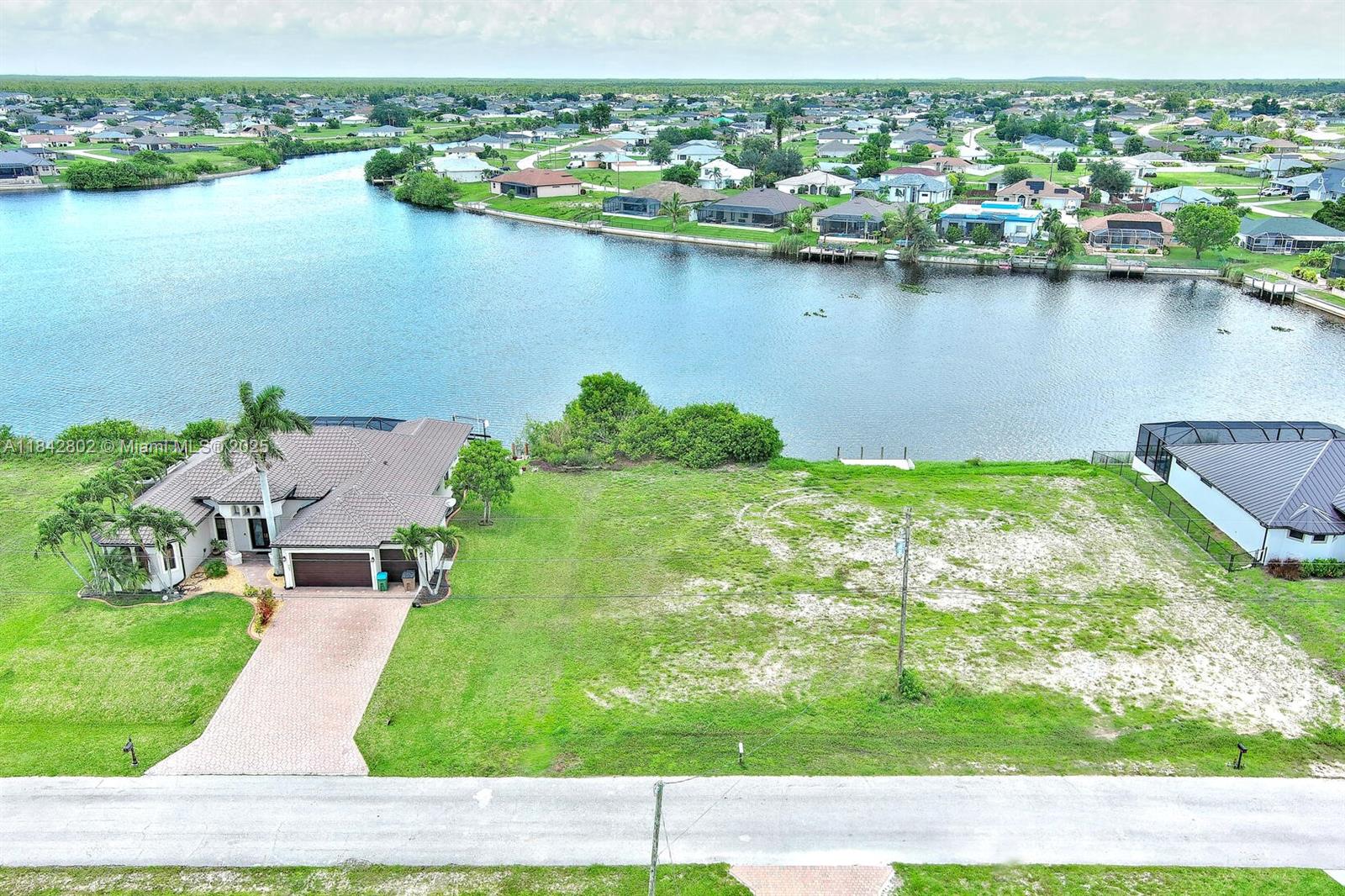 CAPE CORAL - Land