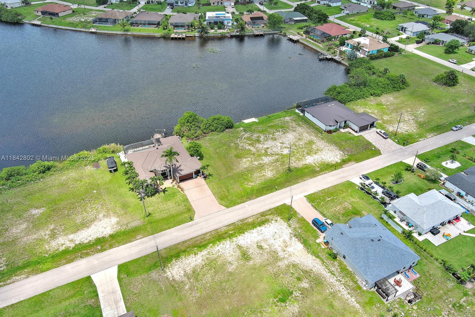 CAPE CORAL - Land