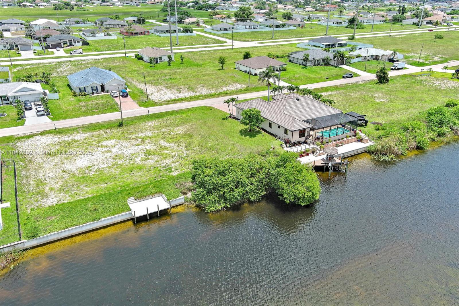 CAPE CORAL - Land