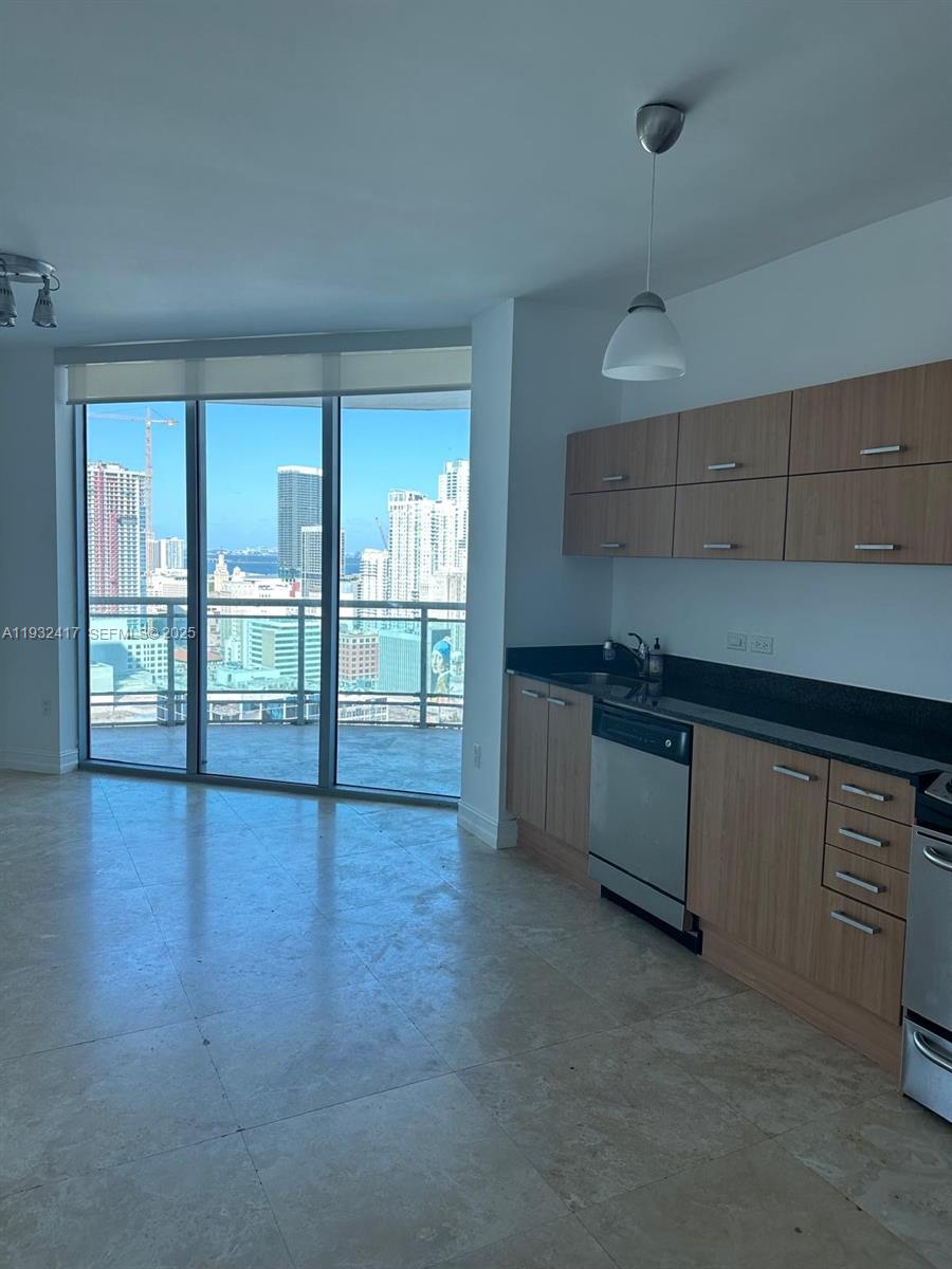 WIND CONDO - Residential