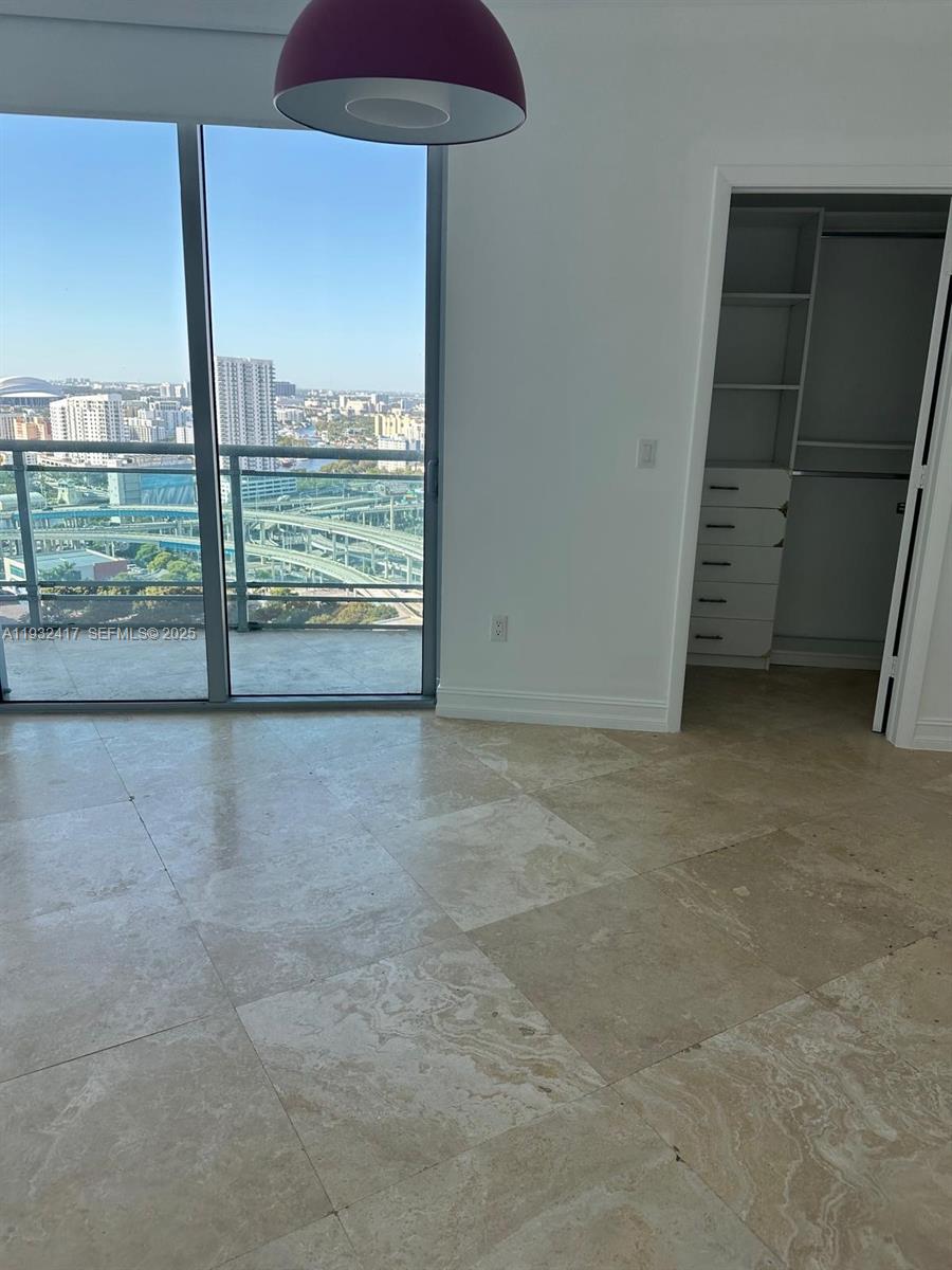 WIND CONDO - Residential