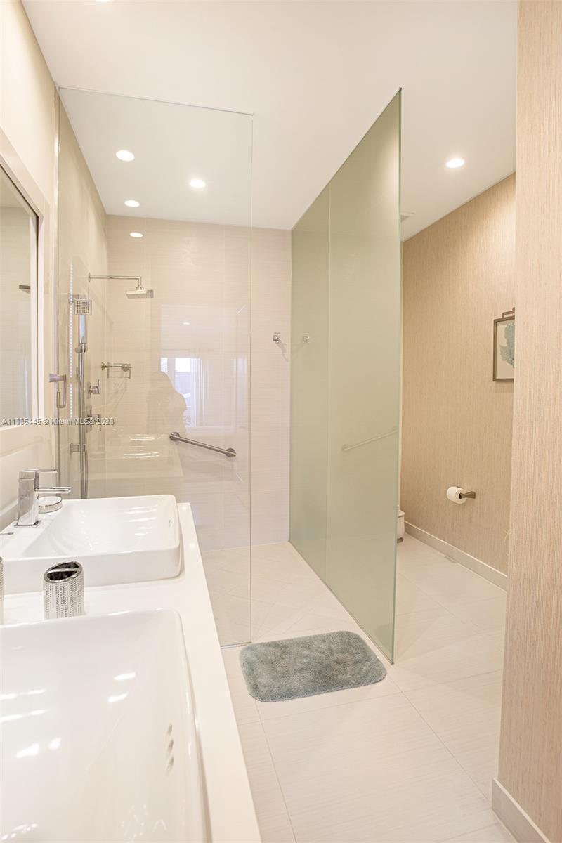 LANDMARK AT DORAL CONDO N - Residential