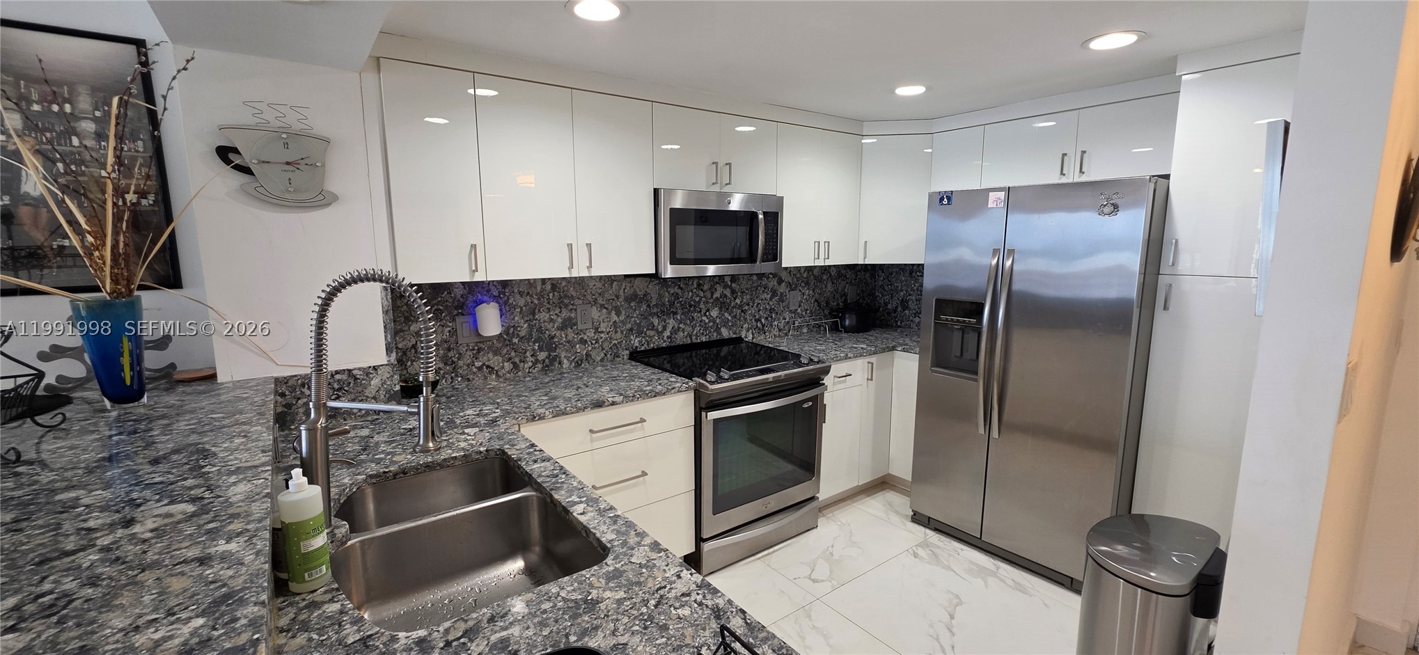 EDEN ROC CONDO - Residential