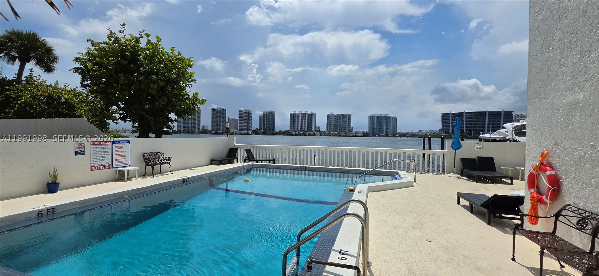 EDEN ROC CONDO - Residential