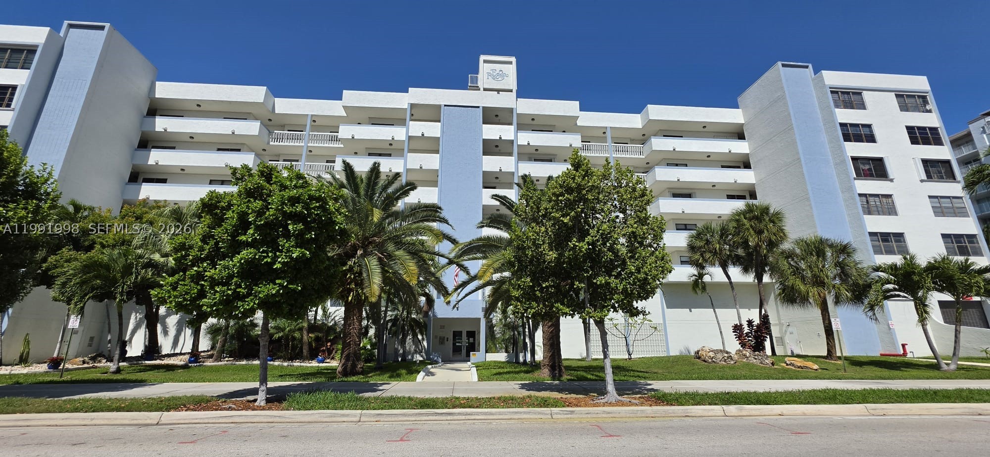 EDEN ROC CONDO - Residential