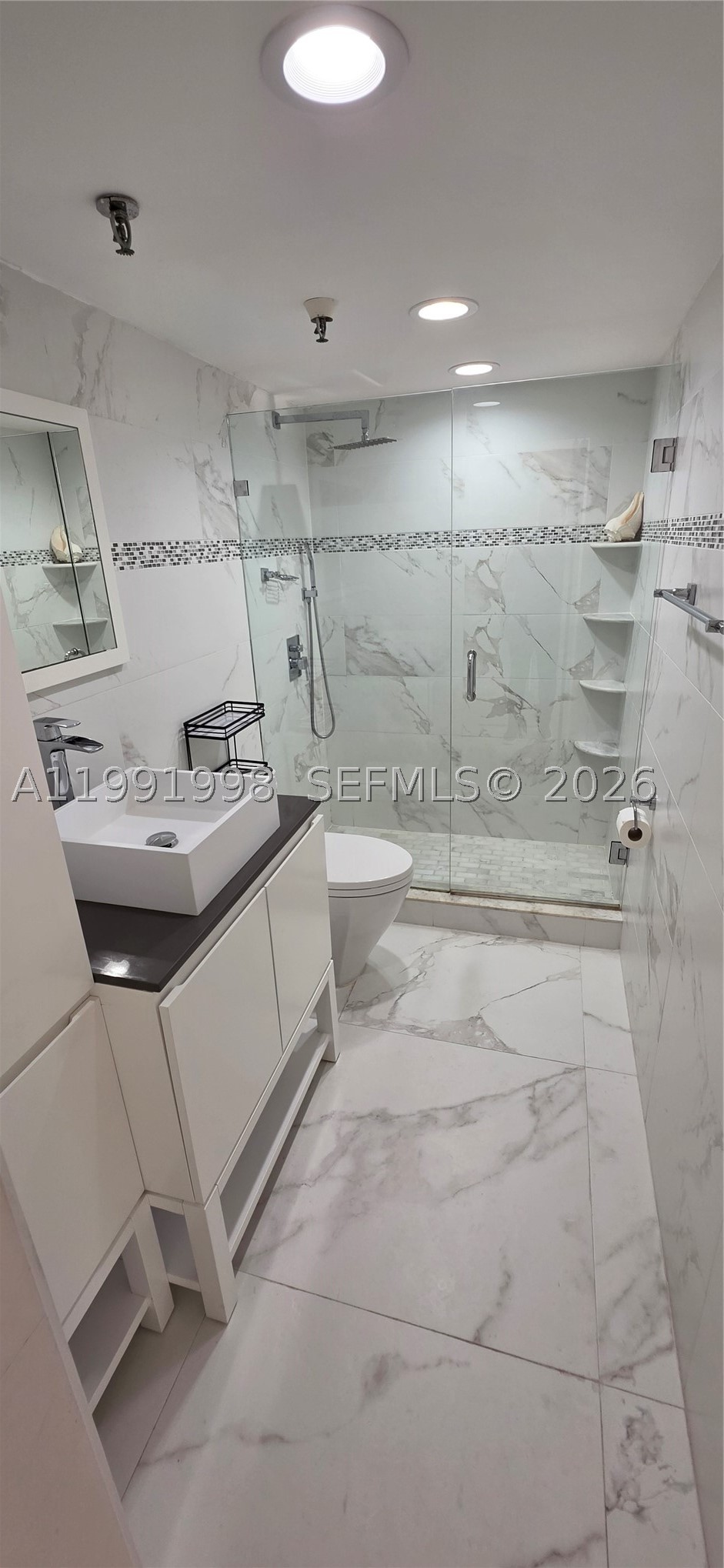 EDEN ROC CONDO - Residential