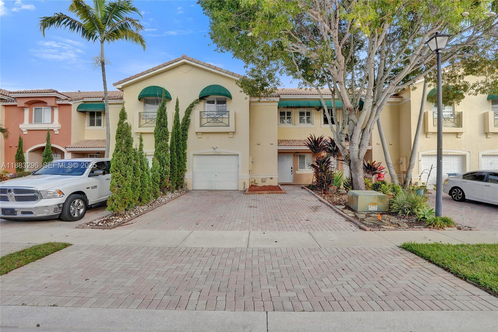 Totally renovated 2.2.5 townhome in sunrise. Prime location bring your fussiest clients 
Perfect home for entertaining. Island kitchen; front and back patio. Prime location near shopping, dinning and major highways garage and driveway. Park up to 3 cars. 
This home is in one of the most sought out area in sunrise…