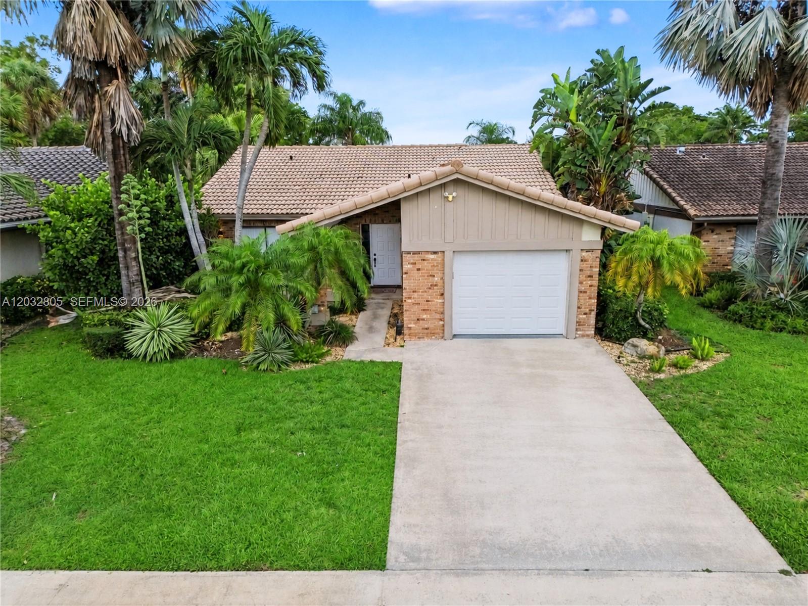 BOCA GREENS 3 - Residential
