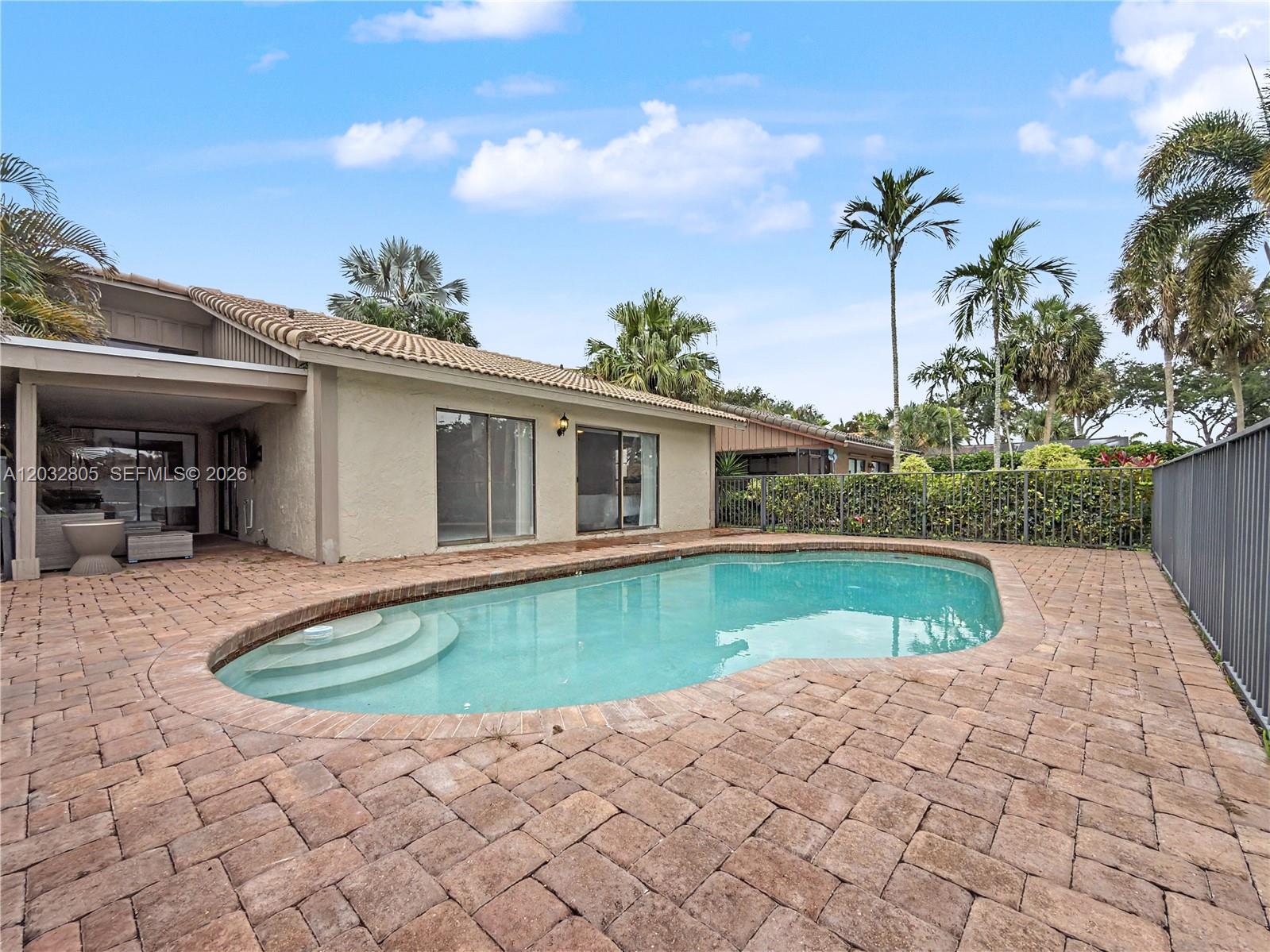 BOCA GREENS 3 - Residential