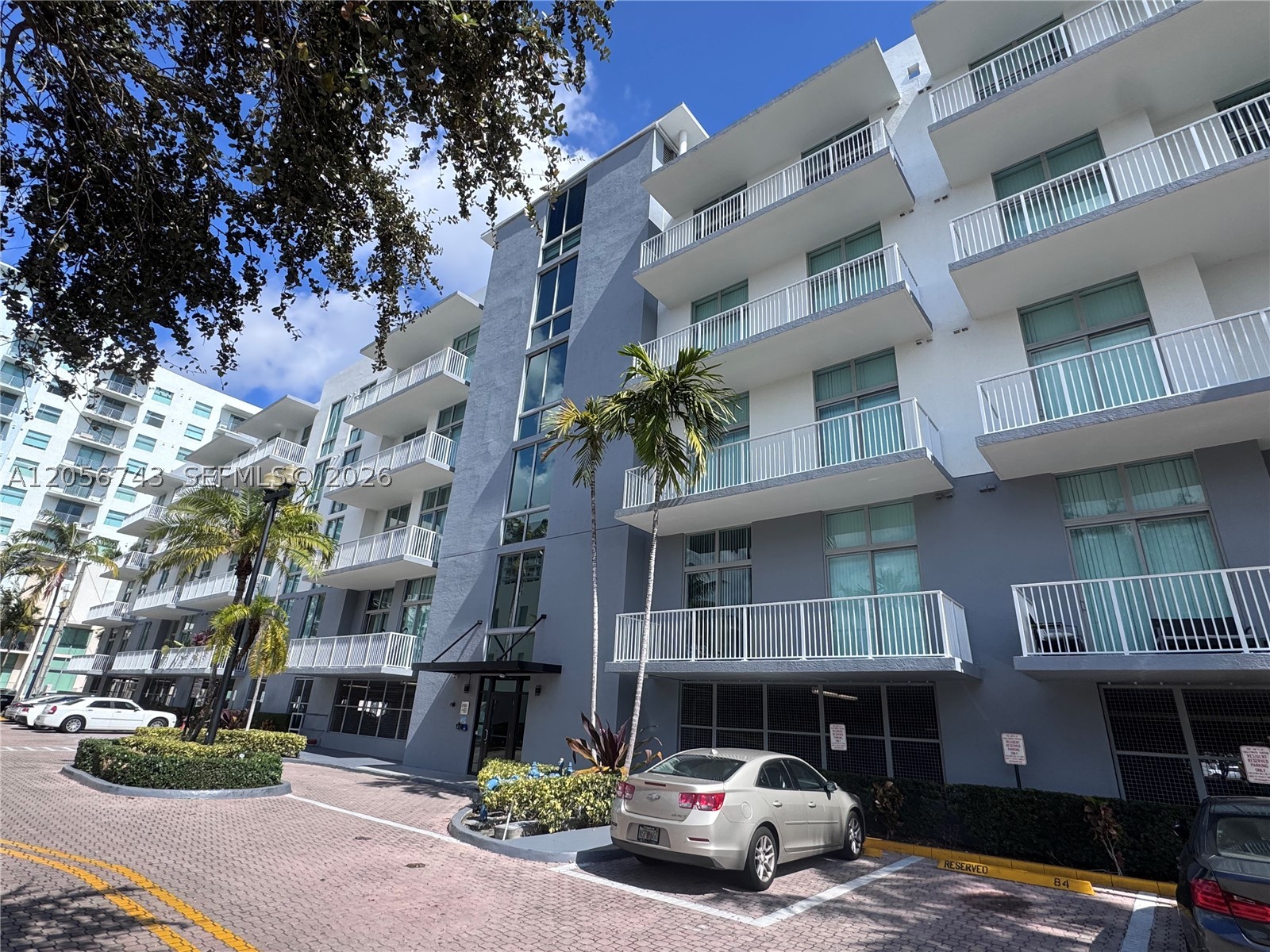 SPACIOUS AND BRIGHT HIGH-CEILING LOFT LOCATED JUST STEPS FROM HOLLYWOOD DOWNTOWN AND 5' DRIVE TO THE BEACH. OPEN KITCHEN WITH STAINLESS-STEEL APPLICANCES. HUGE LANAI TERRACE EXPANDING THE REACH OF THE UNIT. COVERED PARKING SPACE AND STORAGE. IN-UNIT WASHER & DRYER. BUILDING HAS HEATED POOL WITH SUNDECK. VACANT AND EASY TO SHOW.