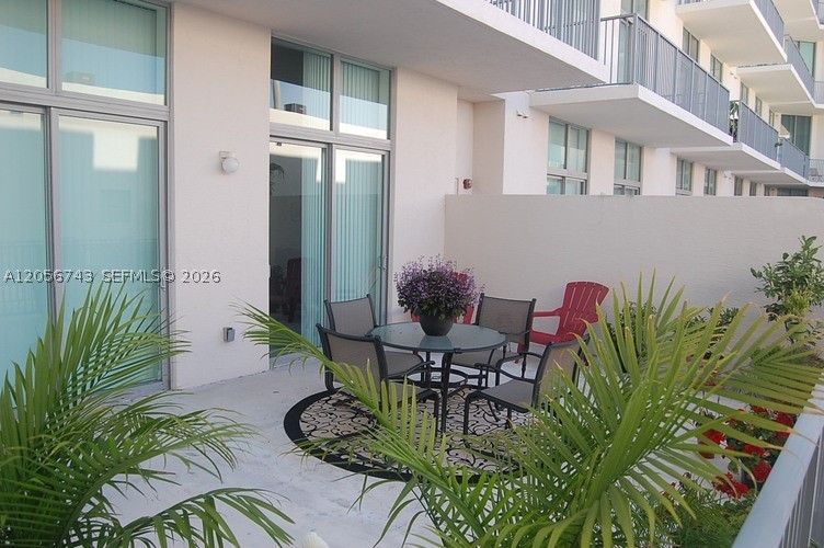 LOFTS AT HOLLYWOOD STATIO - Residential