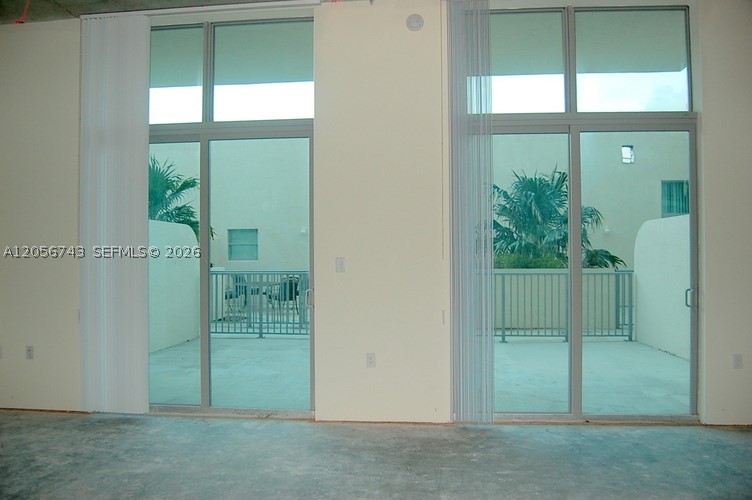 LOFTS AT HOLLYWOOD STATIO - Residential