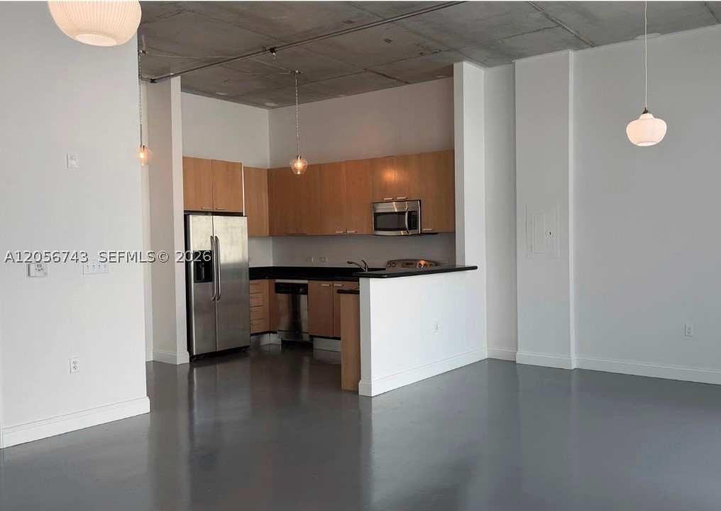 LOFTS AT HOLLYWOOD STATIO - Residential